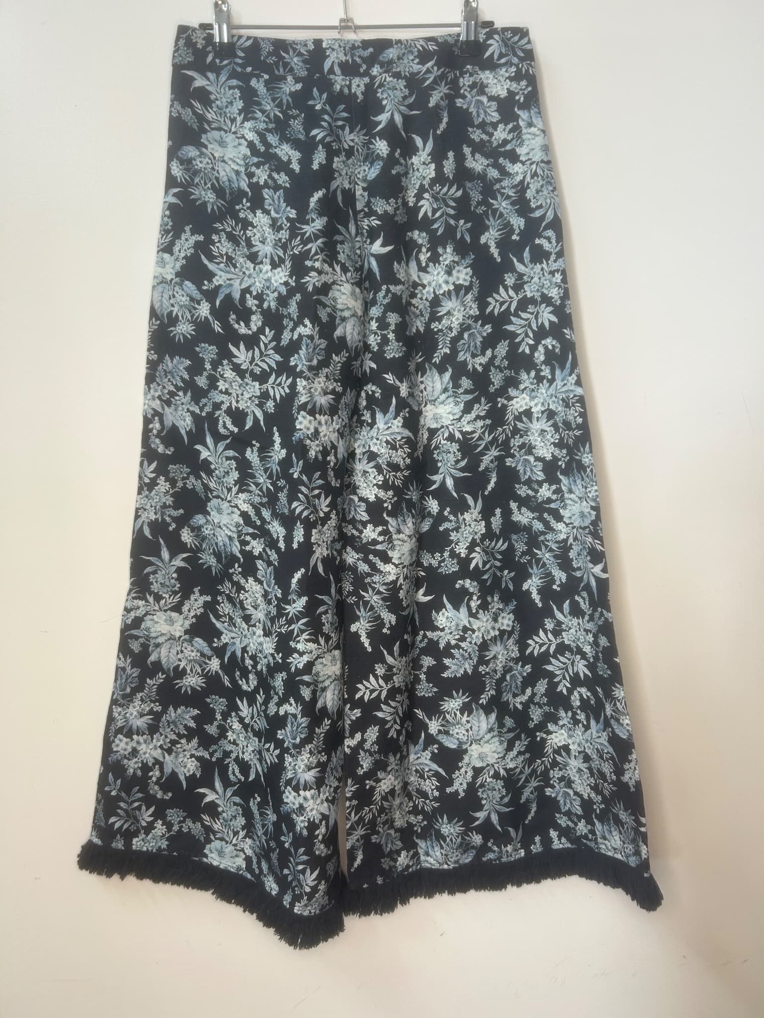 Tigerlily Akari Floral Wide Leg Culottes With Fringed Hem Size 6 — photo 5 of 5
