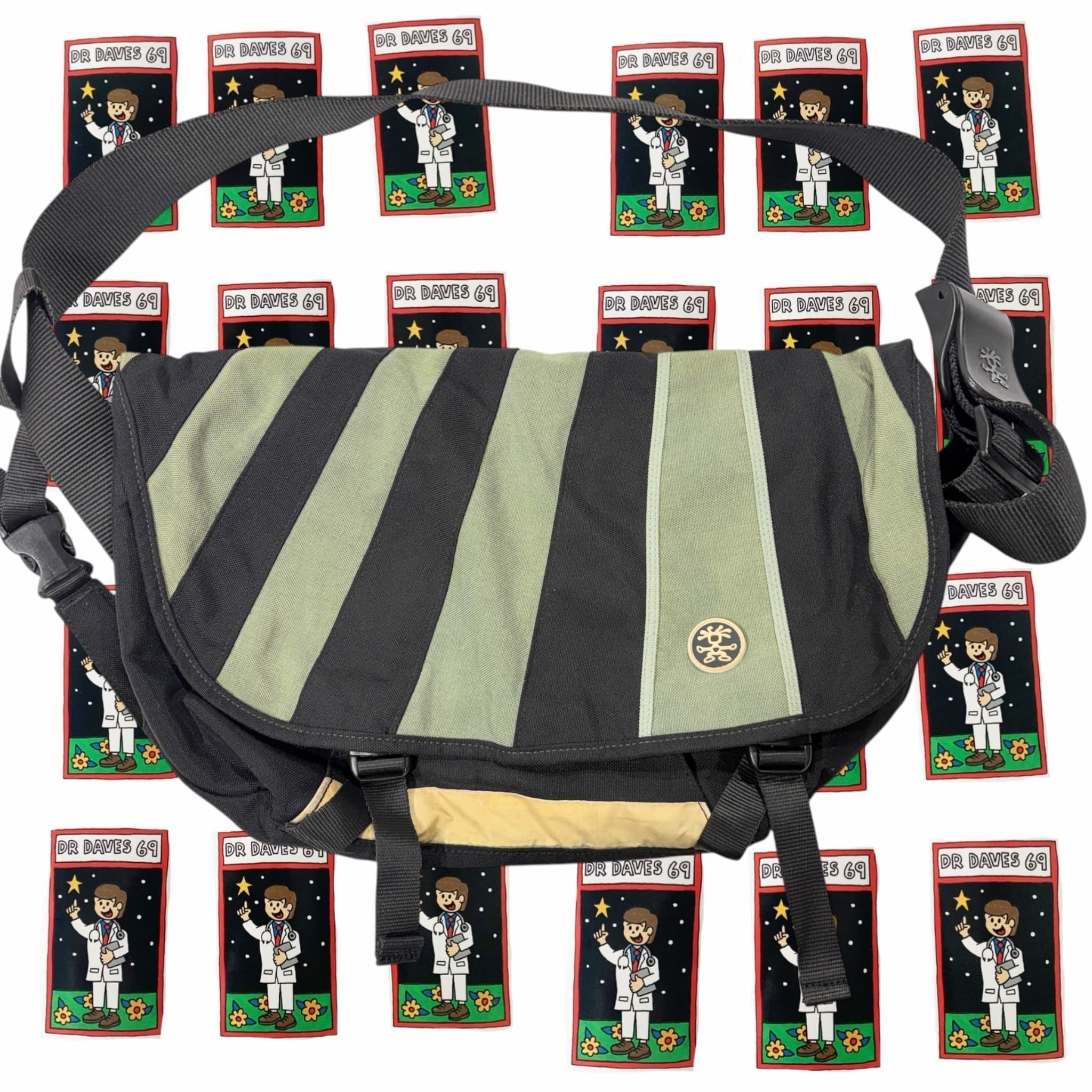 Crumpler The Barney Rustle Blanket Messenger Bag Black Olive — photo 1 of 6