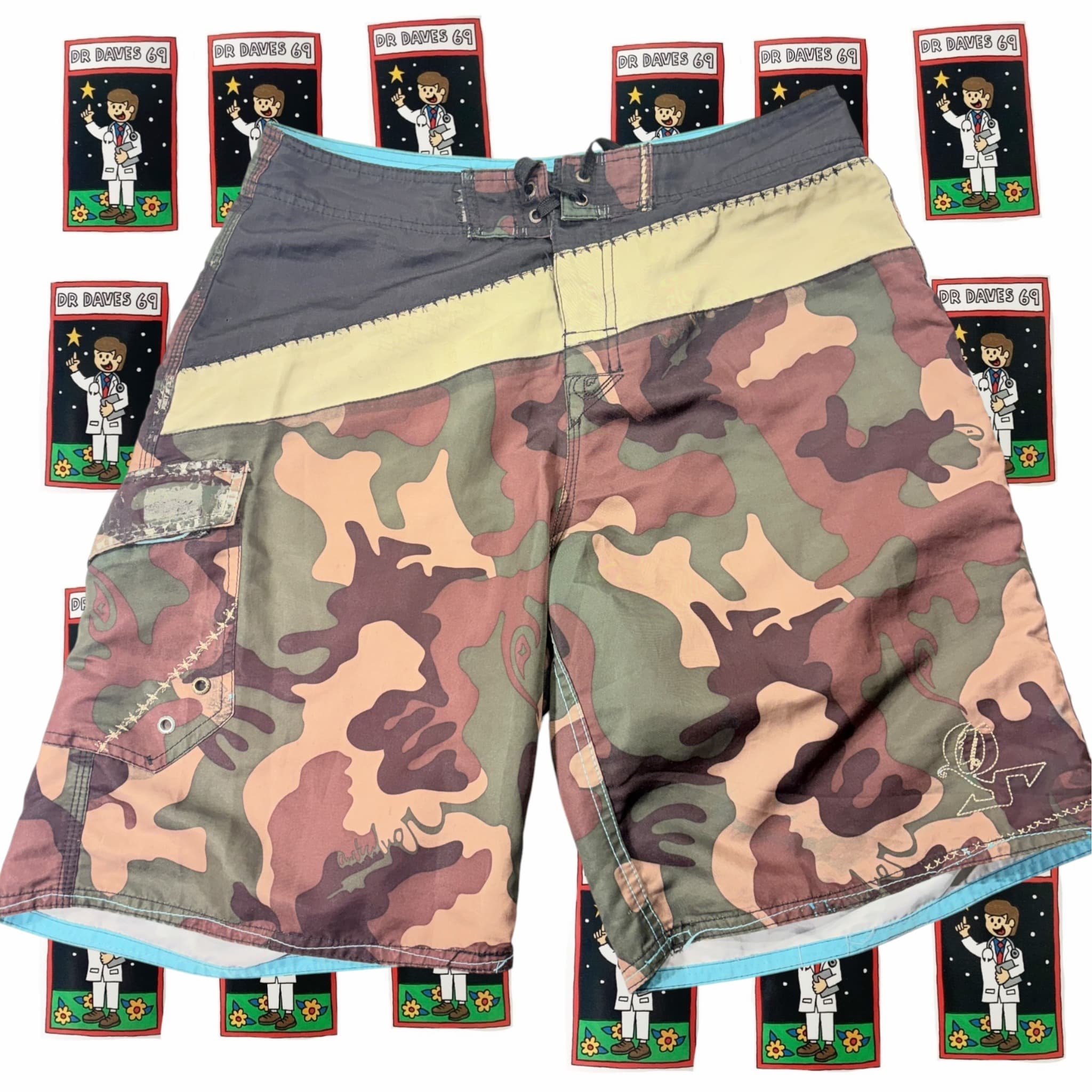 Y2K Quiksilver Camo Boardshorts Size 30-32 — photo 1 of 5