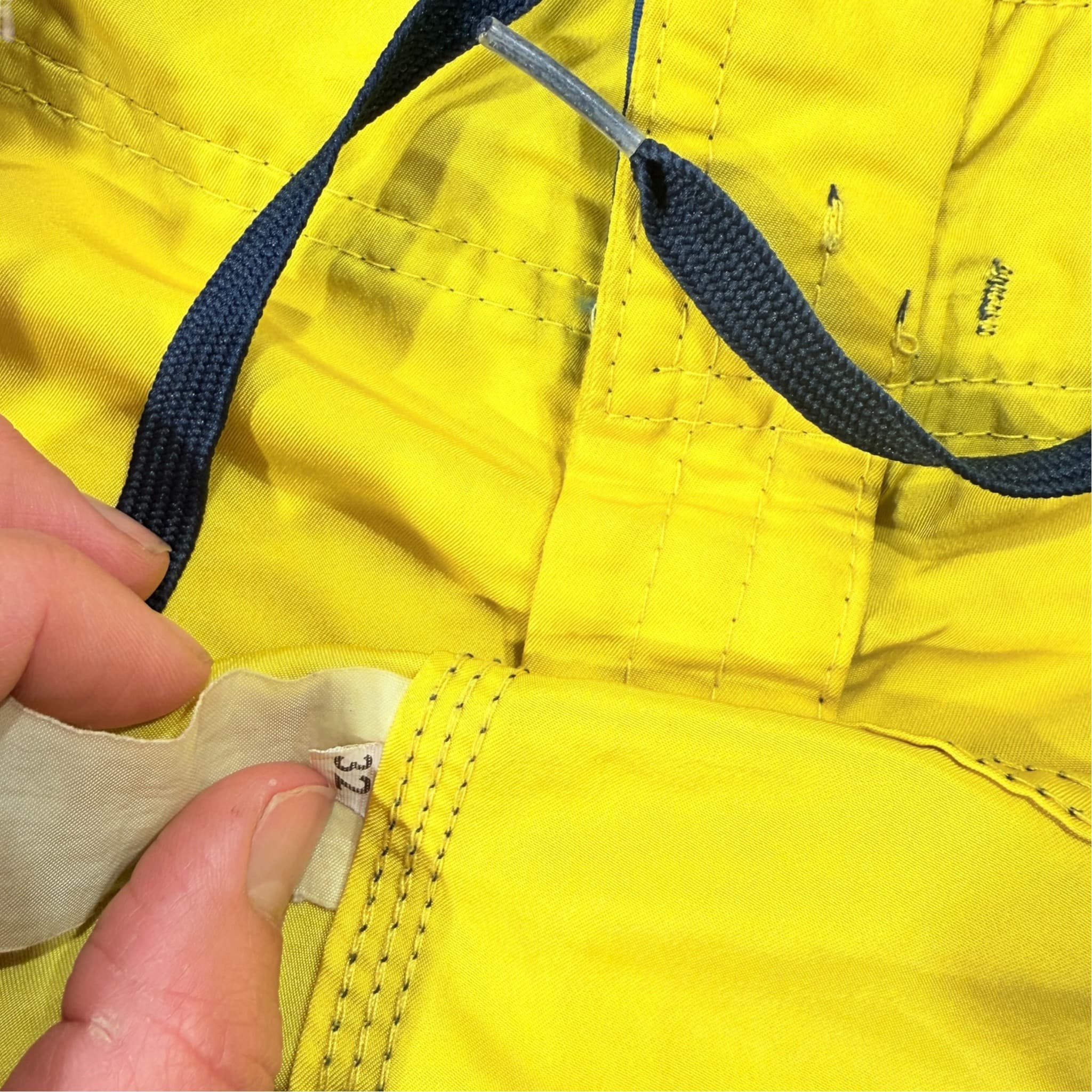 Quiksilver Men's Yellow & Navy Boardshorts Size 32 — photo 4 of 6