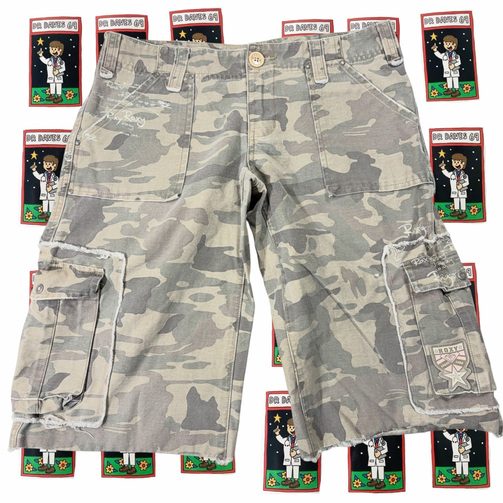 Roxy Y2K Camo Cargo Shorts Ladies Size 10 — photo 1 of 5