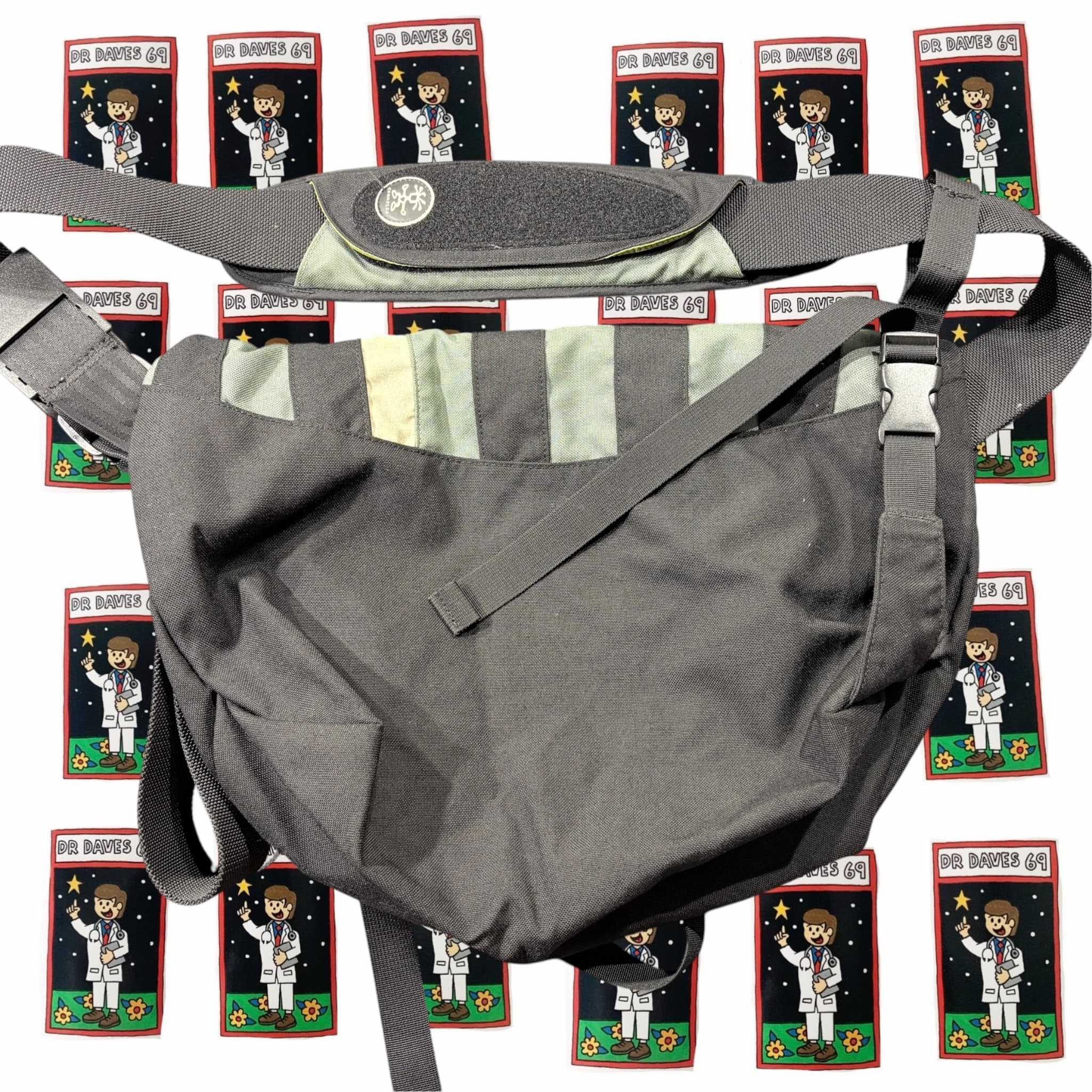 Y2K Crumpler Wonder Weanie Messenger Bag — photo 3 of 7
