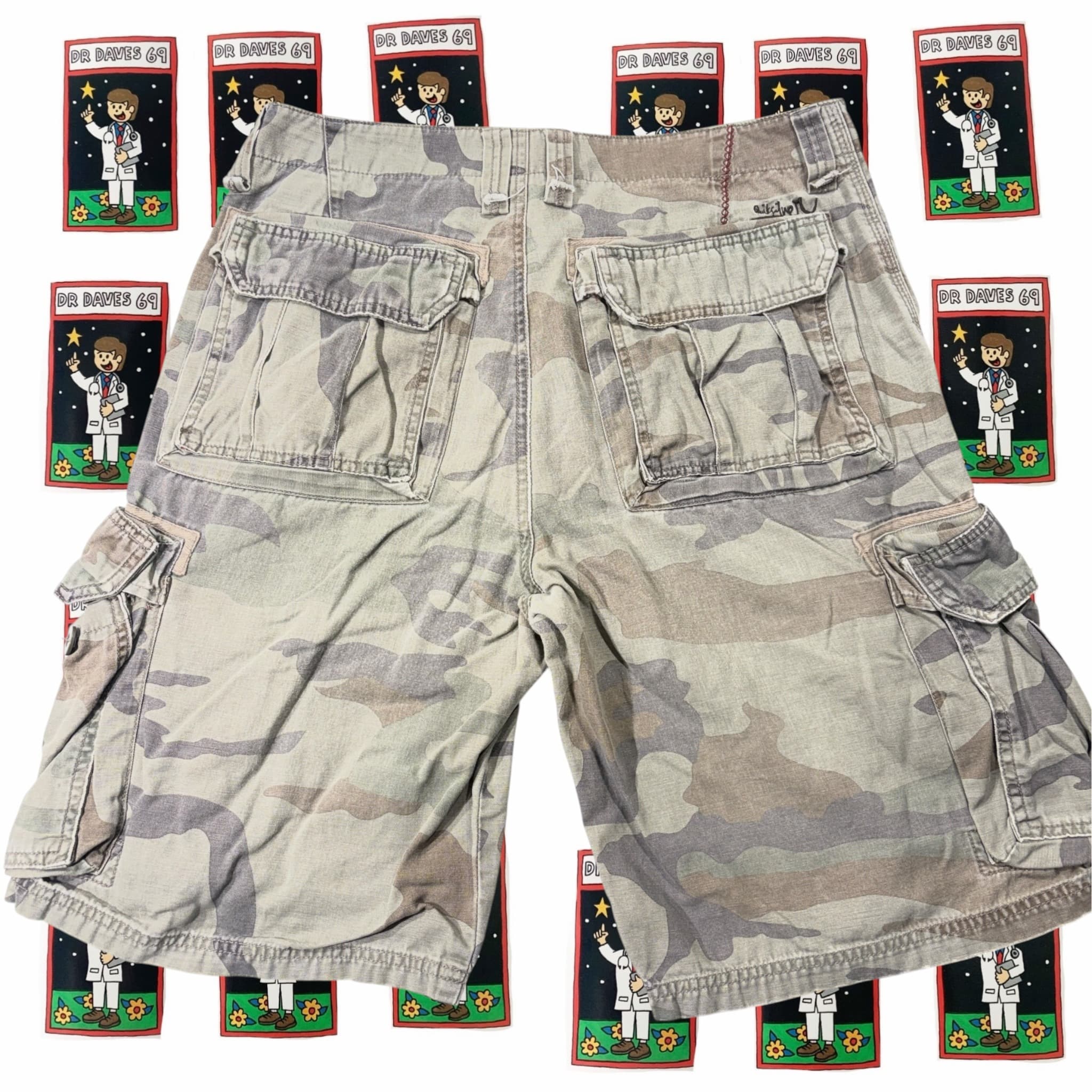 Y2K Quiksilver Camo Cargo Shorts Size 32 — photo 3 of 5