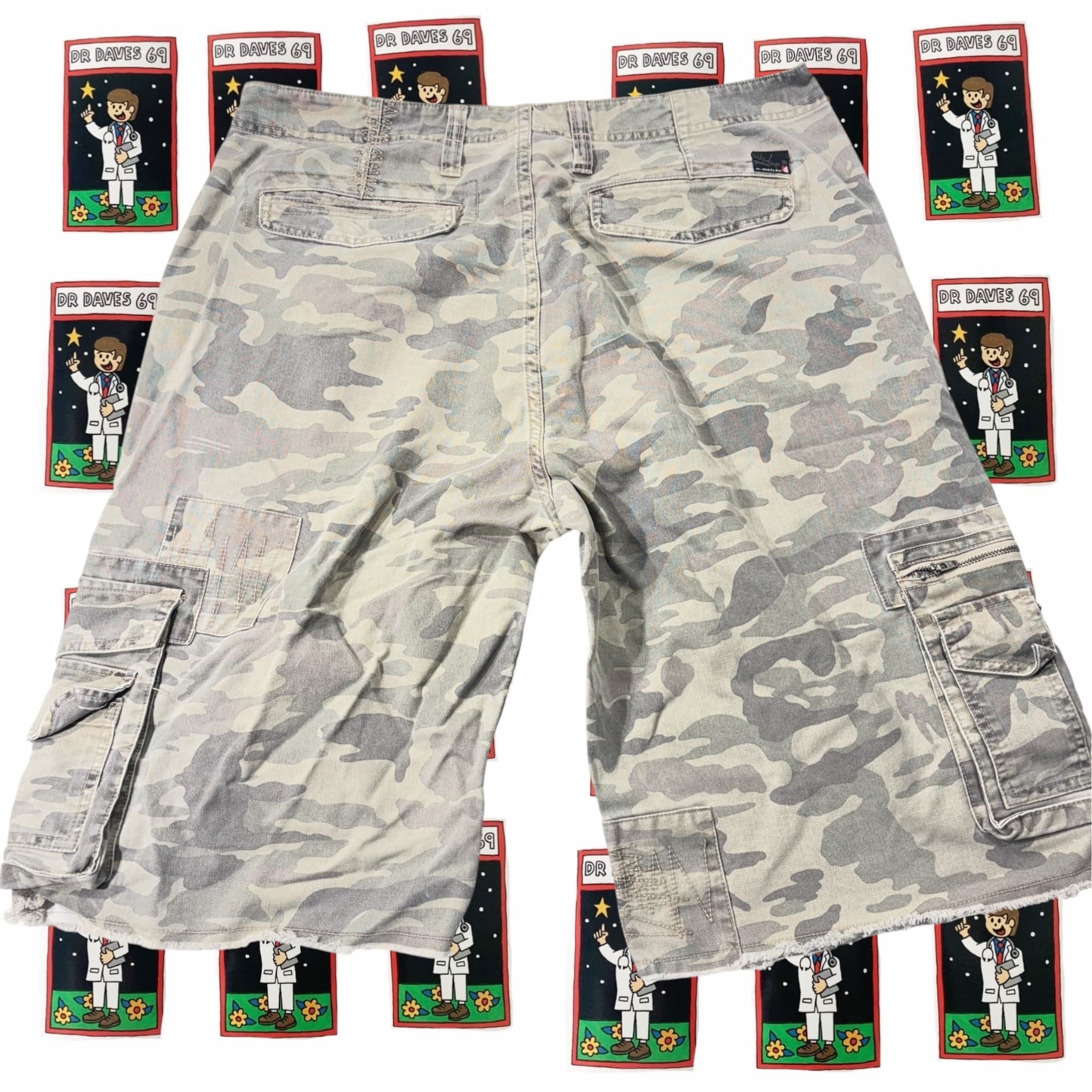 Y2K Quiksilver Camo Cargo Shorts Size 36 — photo 3 of 5