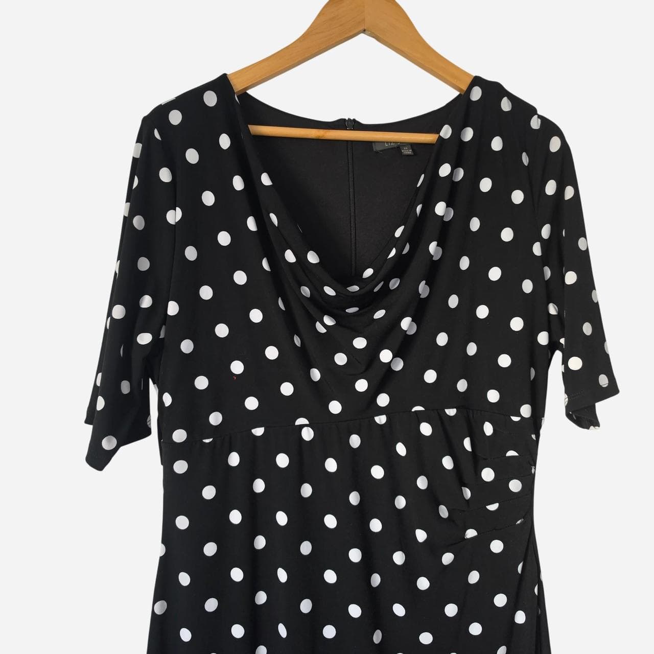 Liz Jordan Black Dress With White Polka Dots โ photo 4 of 8
