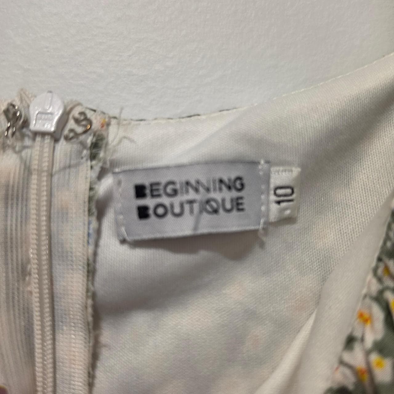 Beginning Boutique Womens Floral Playsuit โ photo 4 of 5