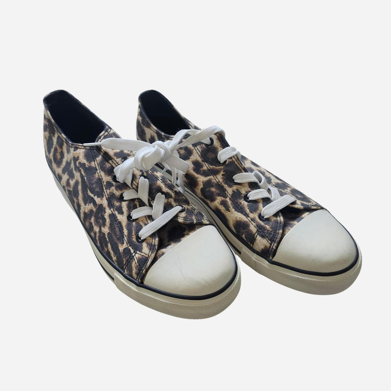 Brilliant Basics Leopard Print Canvas Lace Up Sneakers โ photo 5 of 7