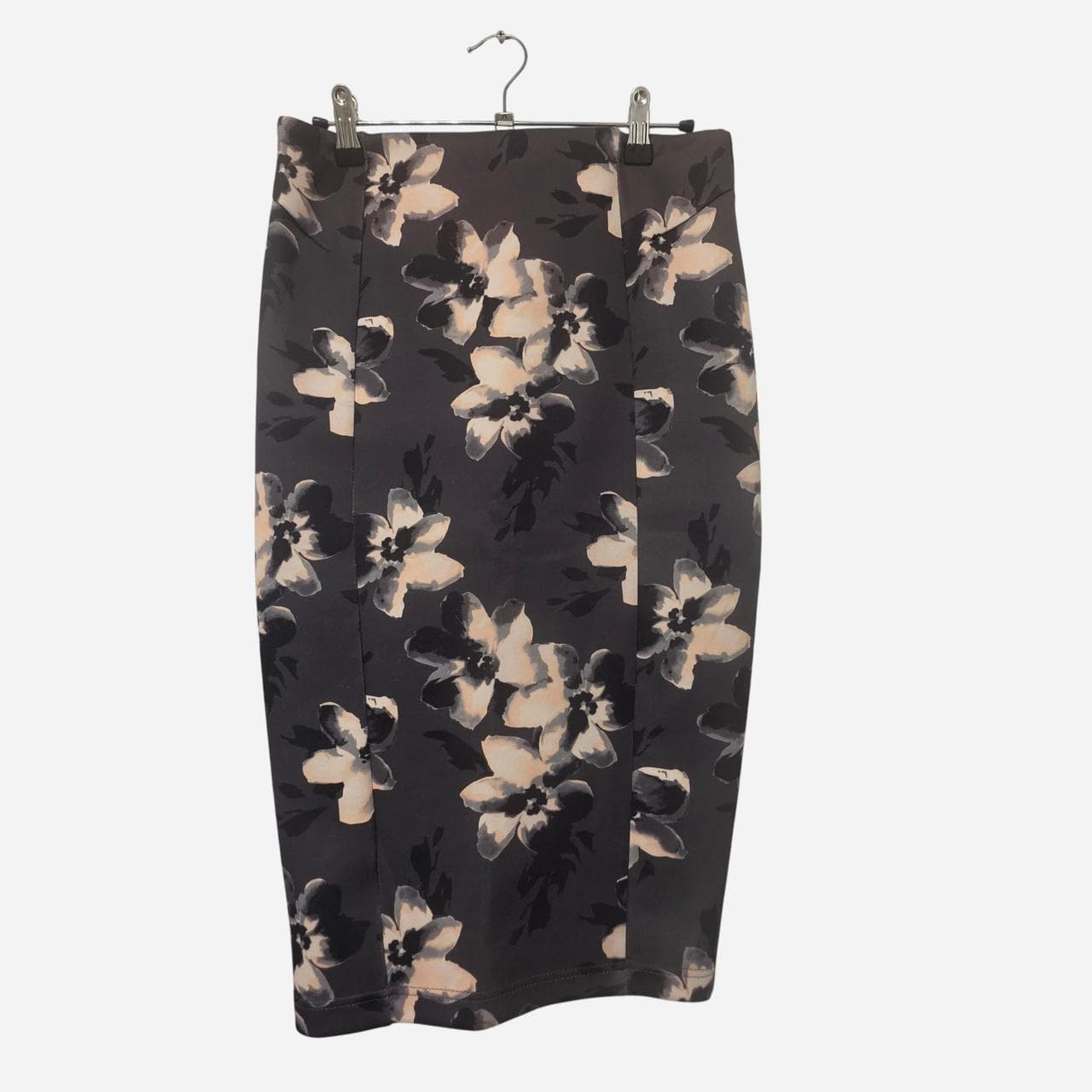 Forcast Dark Grey And White Floral Midi Pencil Skirt With Back Zipper — photo 1 of 6