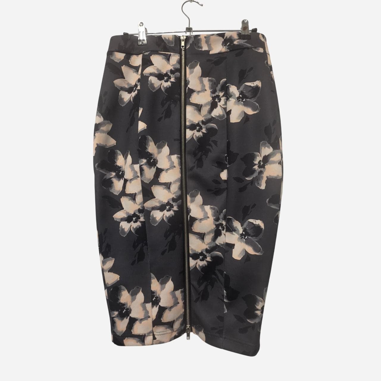 Forcast Dark Grey And White Floral Midi Pencil Skirt With Back Zipper — photo 3 of 6