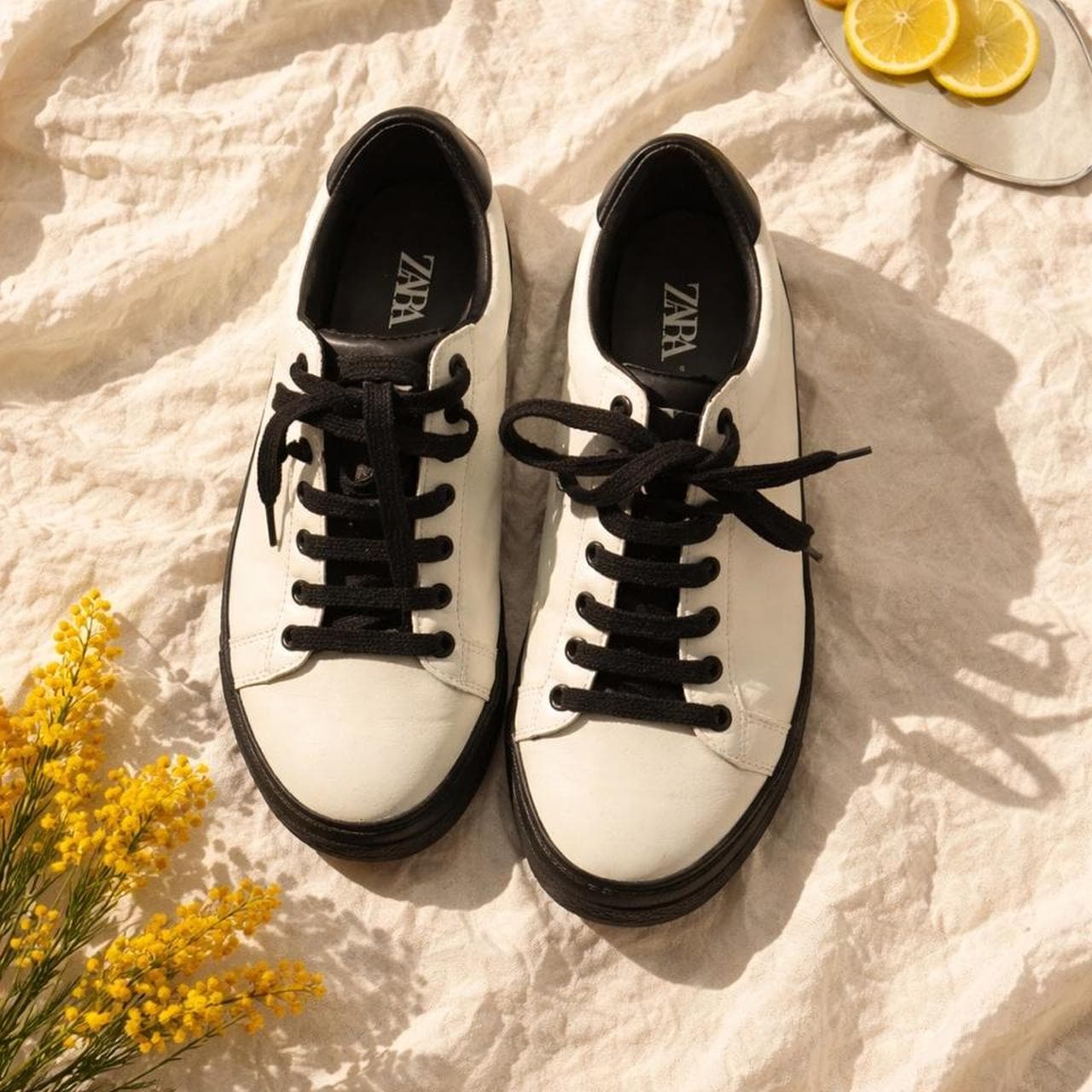 Zara Contrast Low Top Sneakers — photo 1 of 6