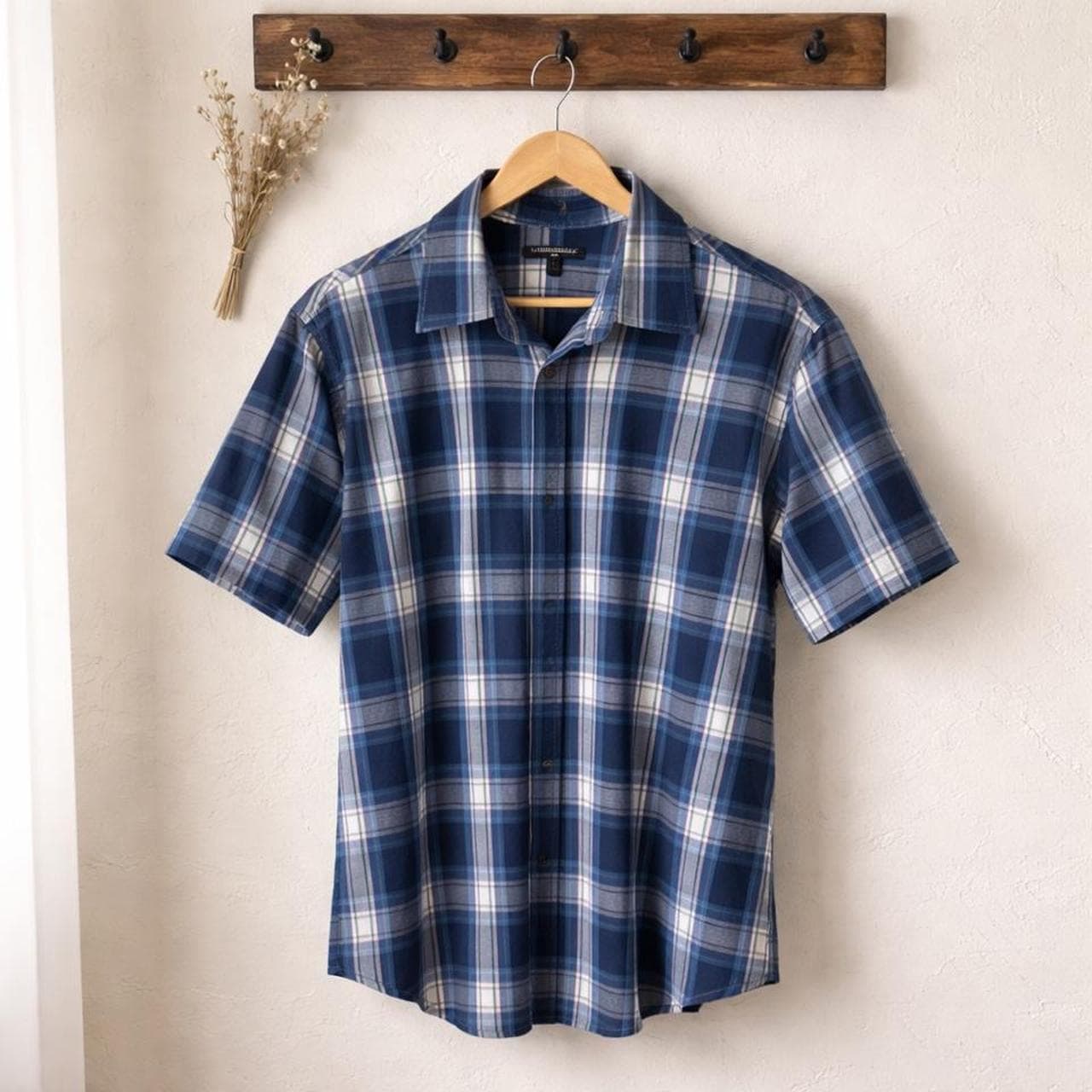Banana Republic Men's Short Sleeve Button Up Plaid Shirt — photo 3 of 4
