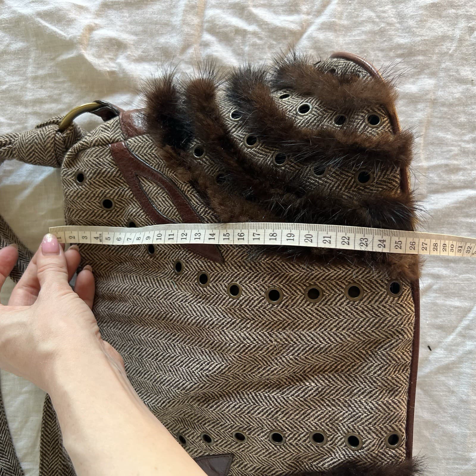 Vintage Y2K Tweed Faux Fur Shoulder Bag Brown Eyelet Grommet Handbag 2000s — photo 5 of 8