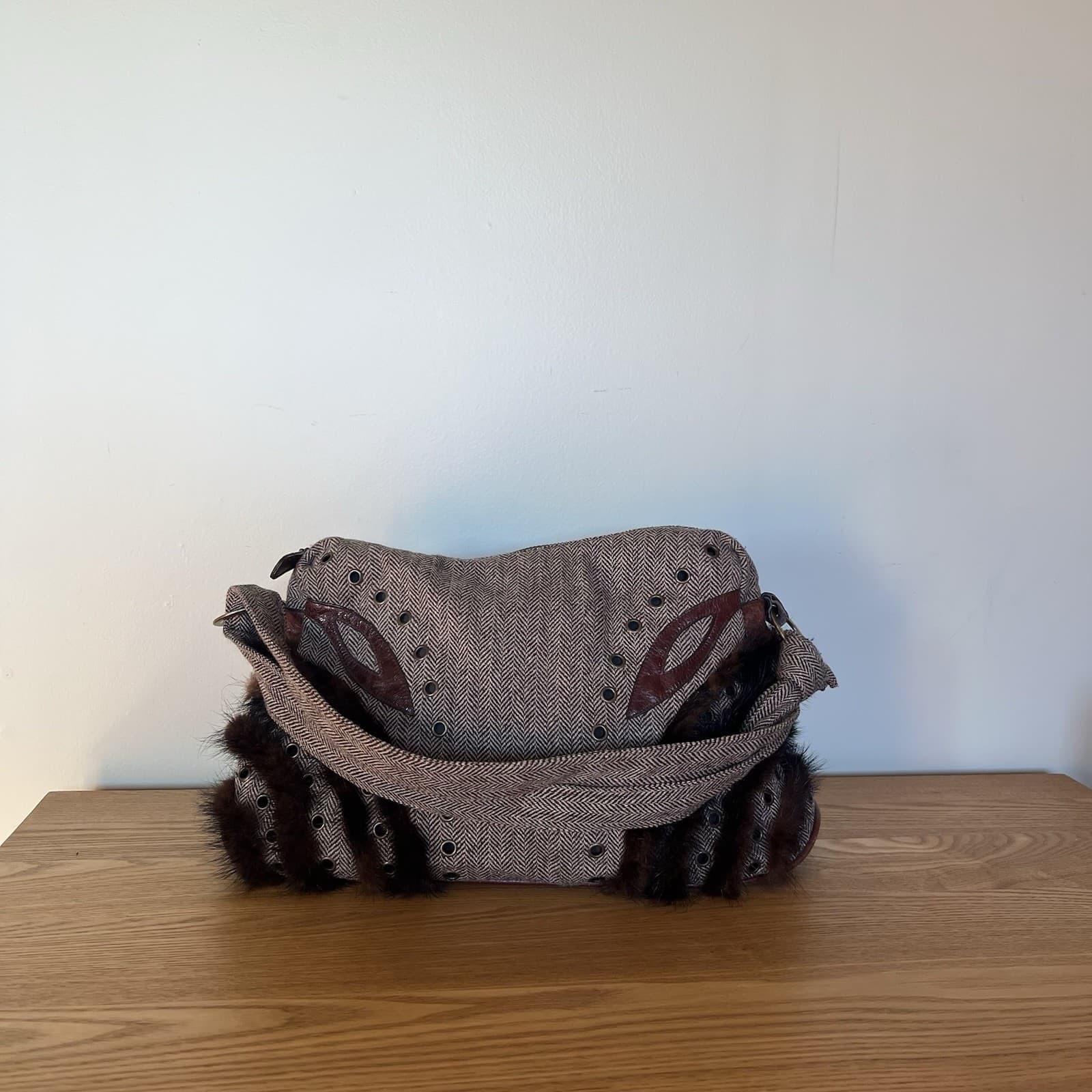 Vintage Y2K Tweed Faux Fur Shoulder Bag Brown Eyelet Grommet Handbag 2000s — photo 7 of 8