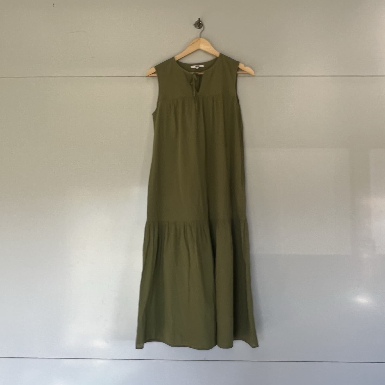 Uniqlo Olive Green Cotton Tiered Smock Midi Dress Sleeveless Keyhole Tie XS — photo 4 of 9