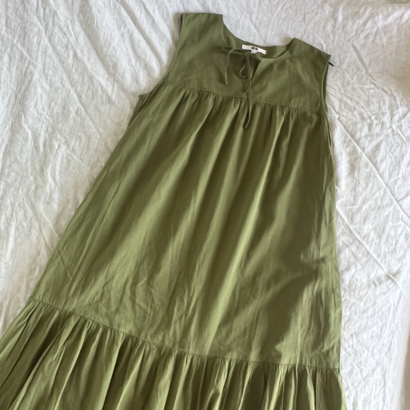 Uniqlo Olive Green Cotton Tiered Smock Midi Dress Sleeveless Keyhole Tie XS — photo 9 of 9