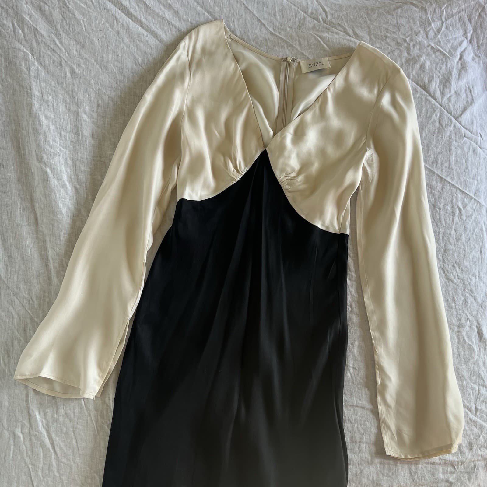 DISSH Seren Long Sleeve Two Tone V Neck Maxi Dress Cream Black AU 10 — photo 2 of 9