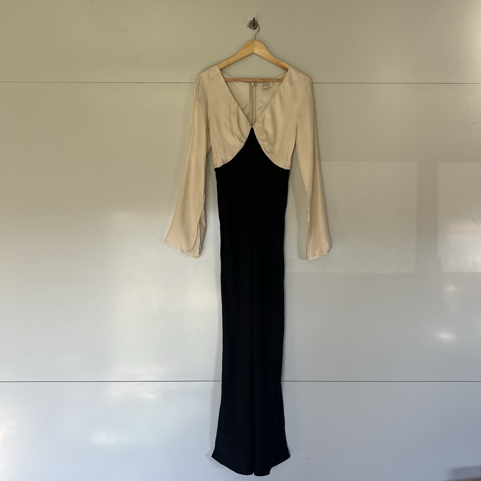 DISSH Seren Long Sleeve Two Tone V Neck Maxi Dress Cream Black AU 10 — photo 3 of 9