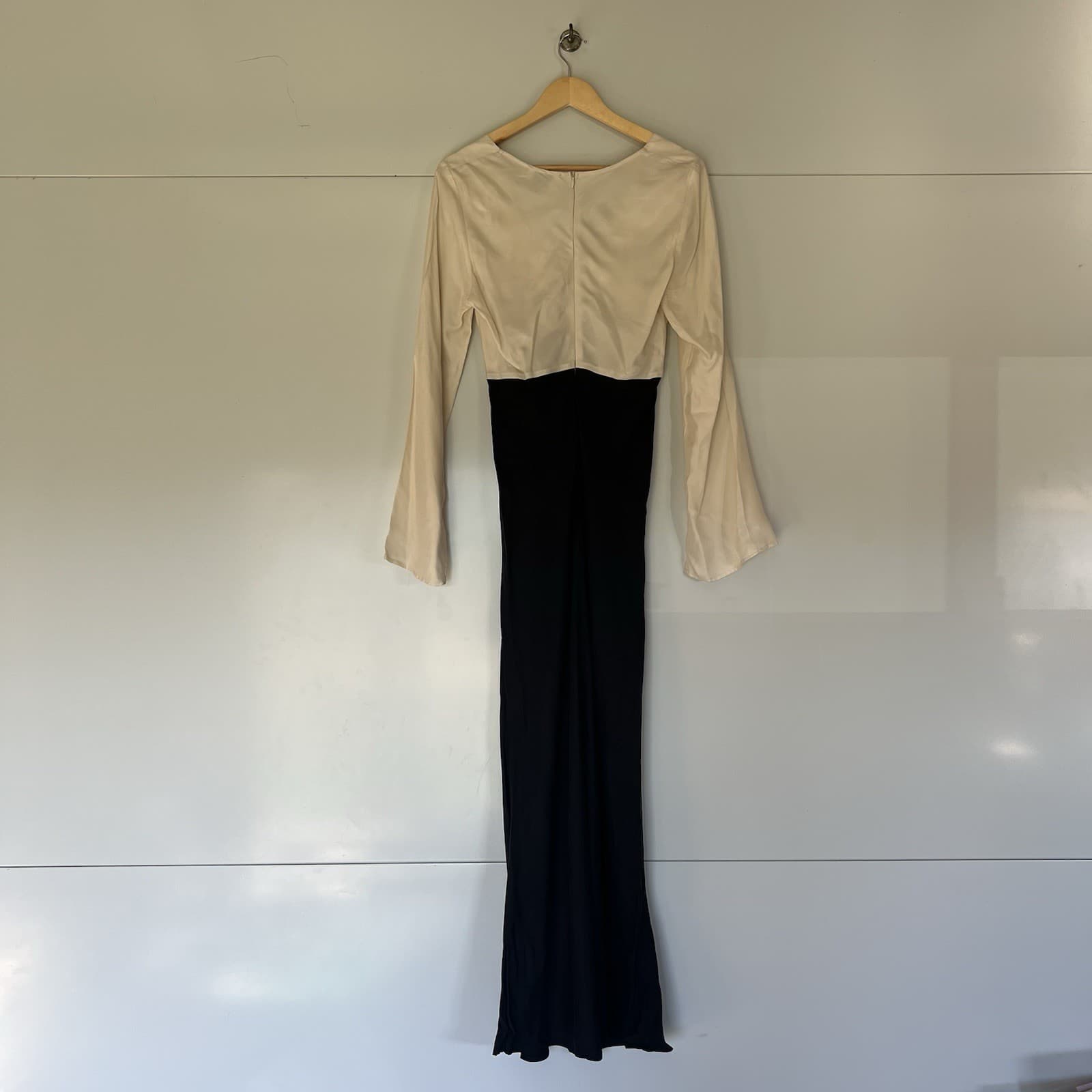 DISSH Seren Long Sleeve Two Tone V Neck Maxi Dress Cream Black AU 10 — photo 4 of 9