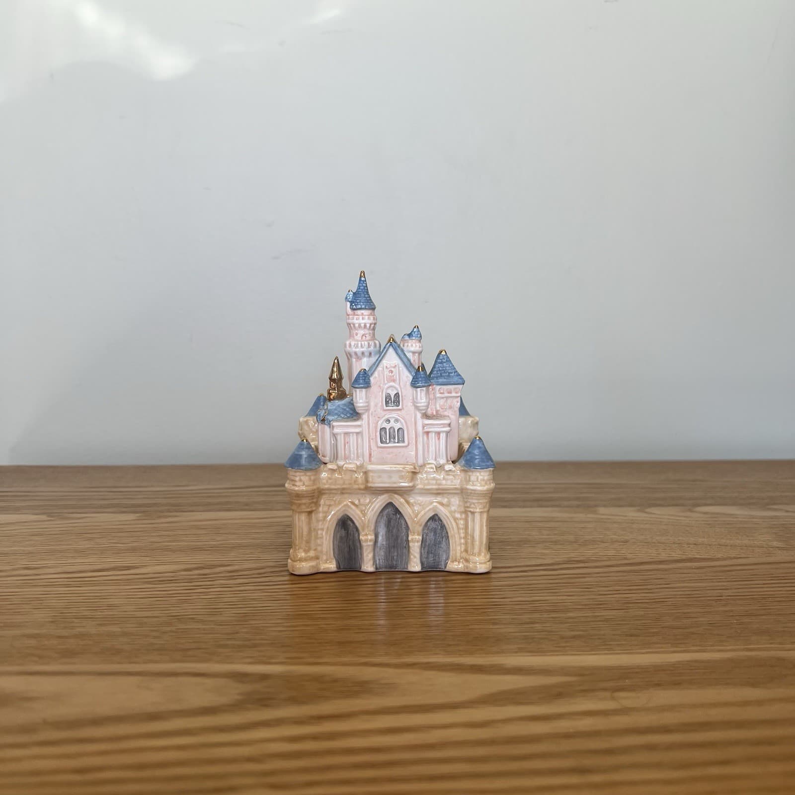 Vintage Disney Ceramic Sleeping Beauty Castle Nesting Salt Pepper Shakers Set — photo 2 of 9