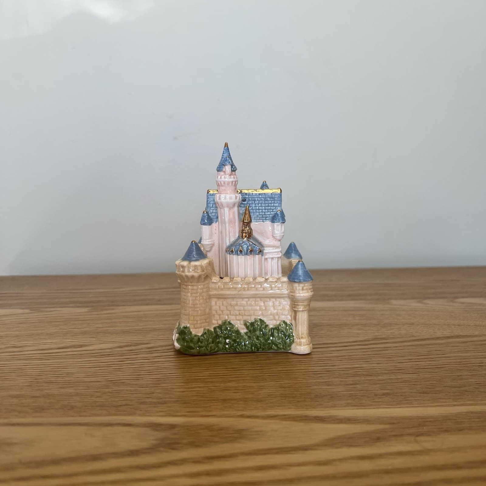Vintage Disney Ceramic Sleeping Beauty Castle Nesting Salt Pepper Shakers Set — photo 3 of 9