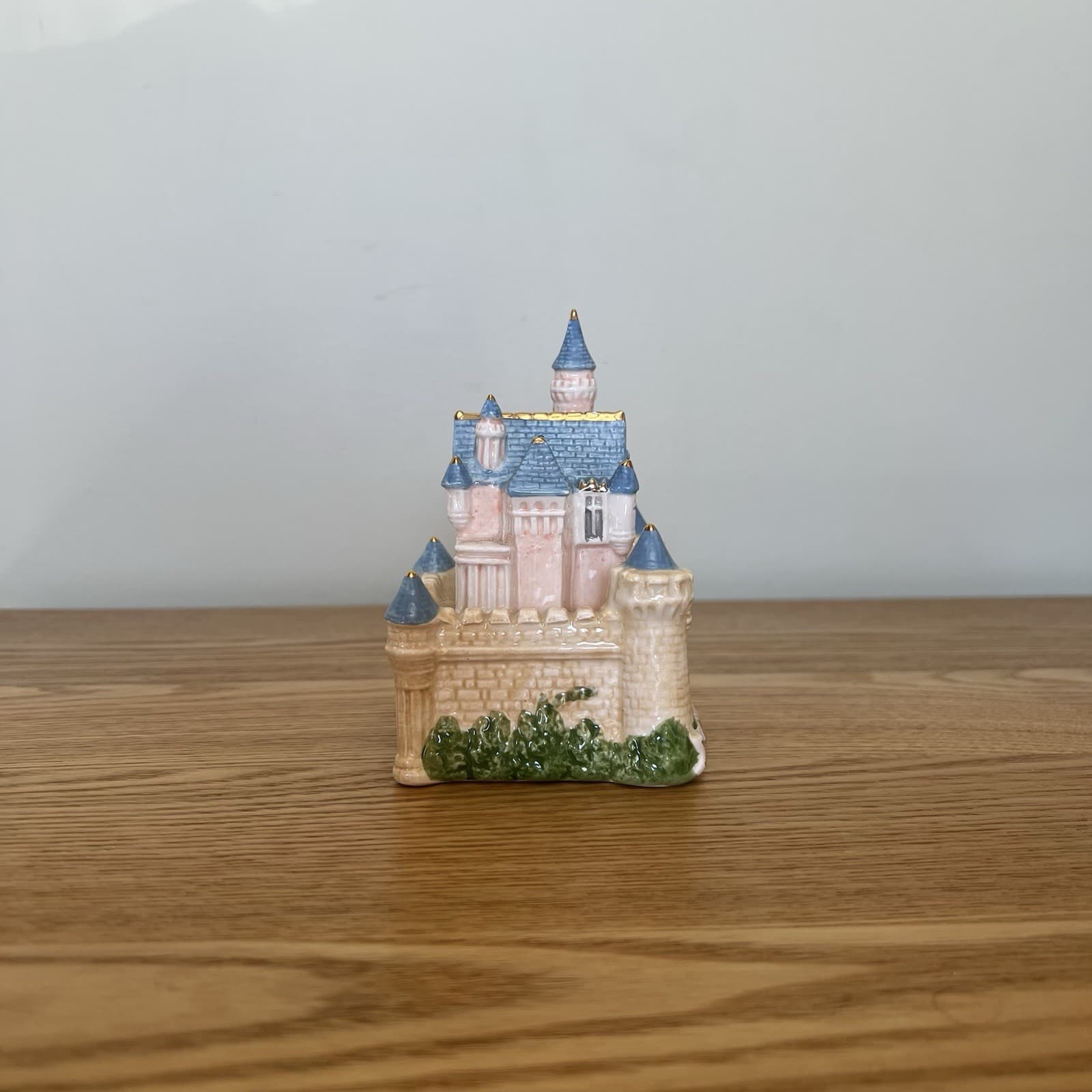 Vintage Disney Ceramic Sleeping Beauty Castle Nesting Salt Pepper Shakers Set — photo 4 of 9