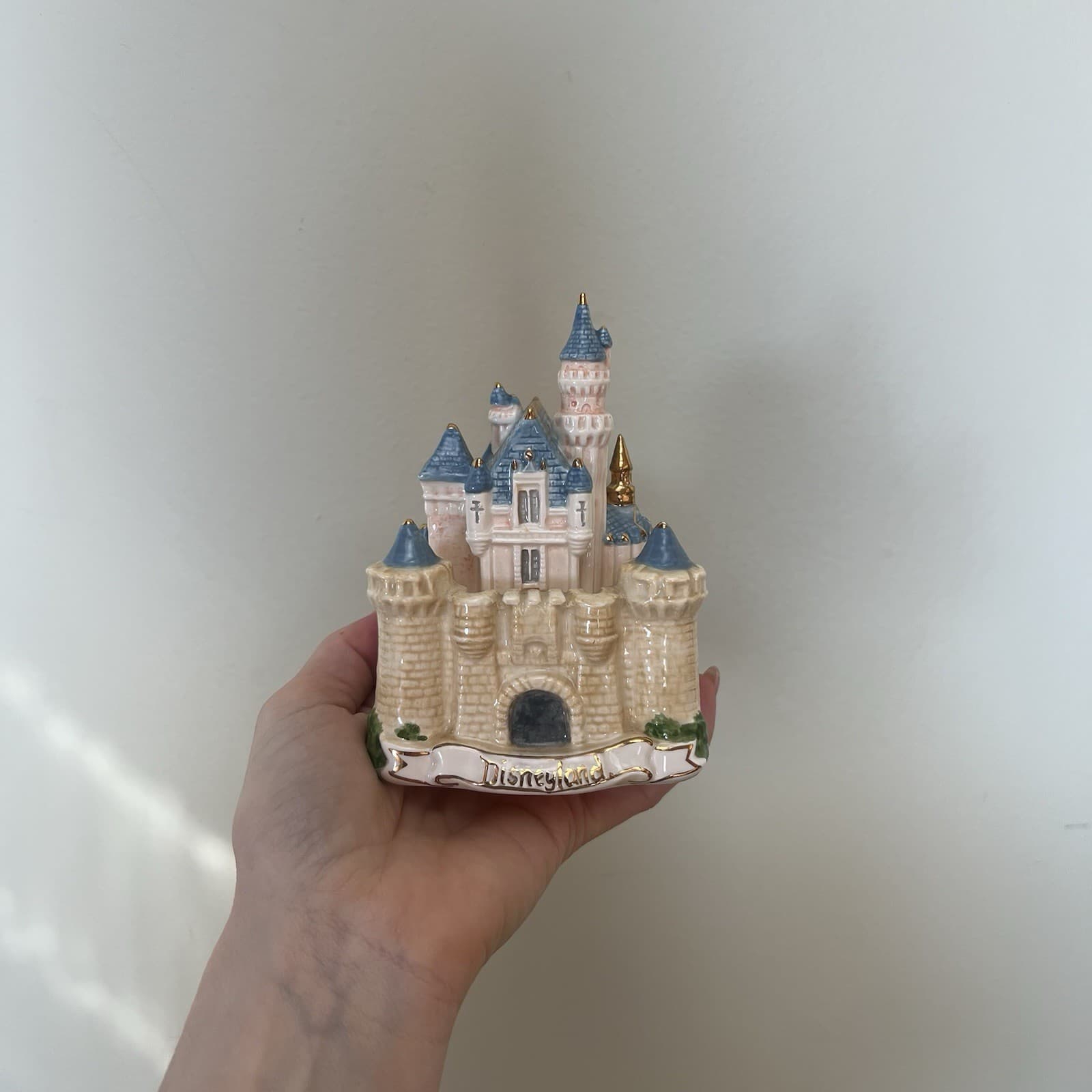 Vintage Disney Ceramic Sleeping Beauty Castle Nesting Salt Pepper Shakers Set — photo 9 of 9