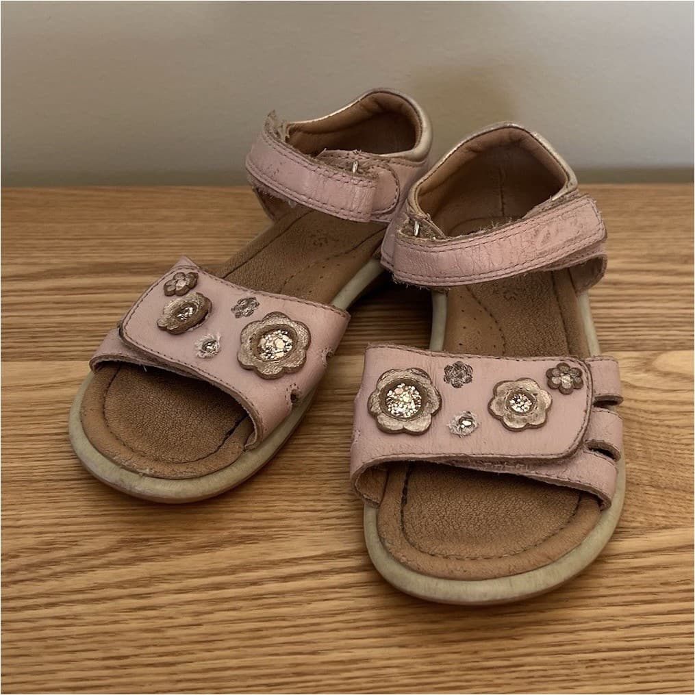 Clarks Priya Girls Pink Leather Sandals Size EU 29 AU 11 Floral Summer Shoes — photo 1 of 9