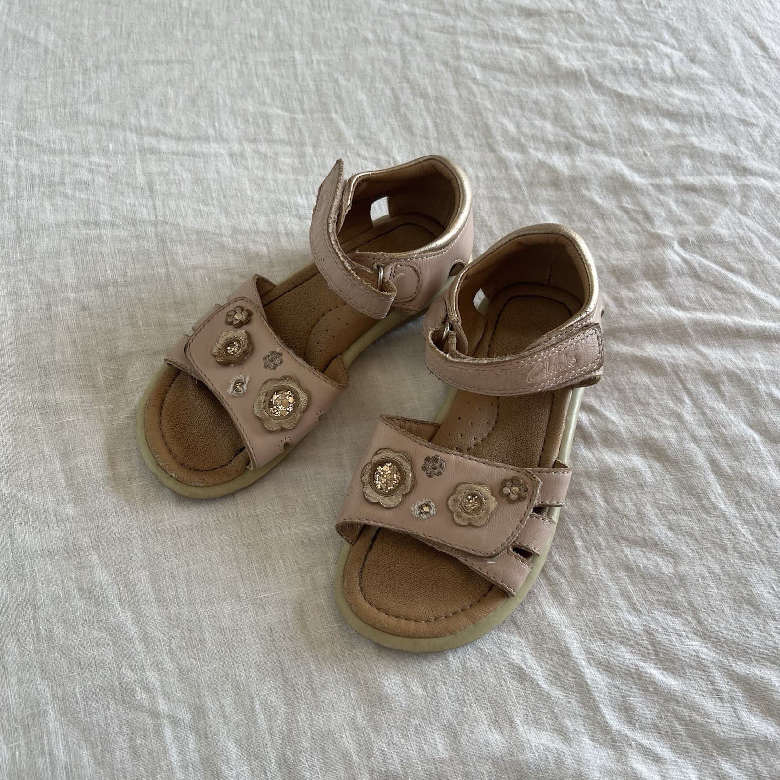Clarks Priya Girls Pink Leather Sandals Size EU 29 AU 11 Floral Summer Shoes — photo 2 of 9