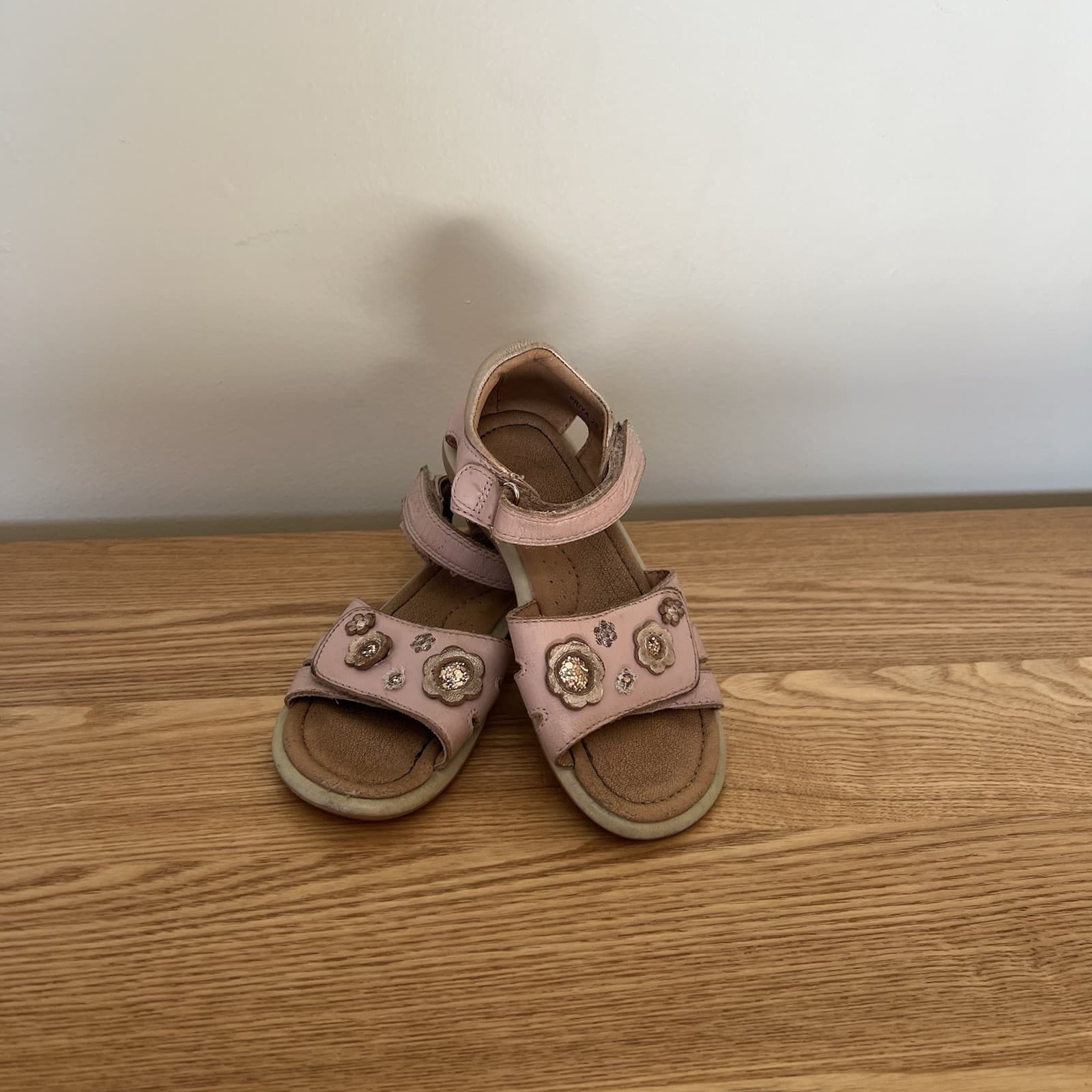 Clarks Priya Girls Pink Leather Sandals Size EU 29 AU 11 Floral Summer Shoes — photo 7 of 9