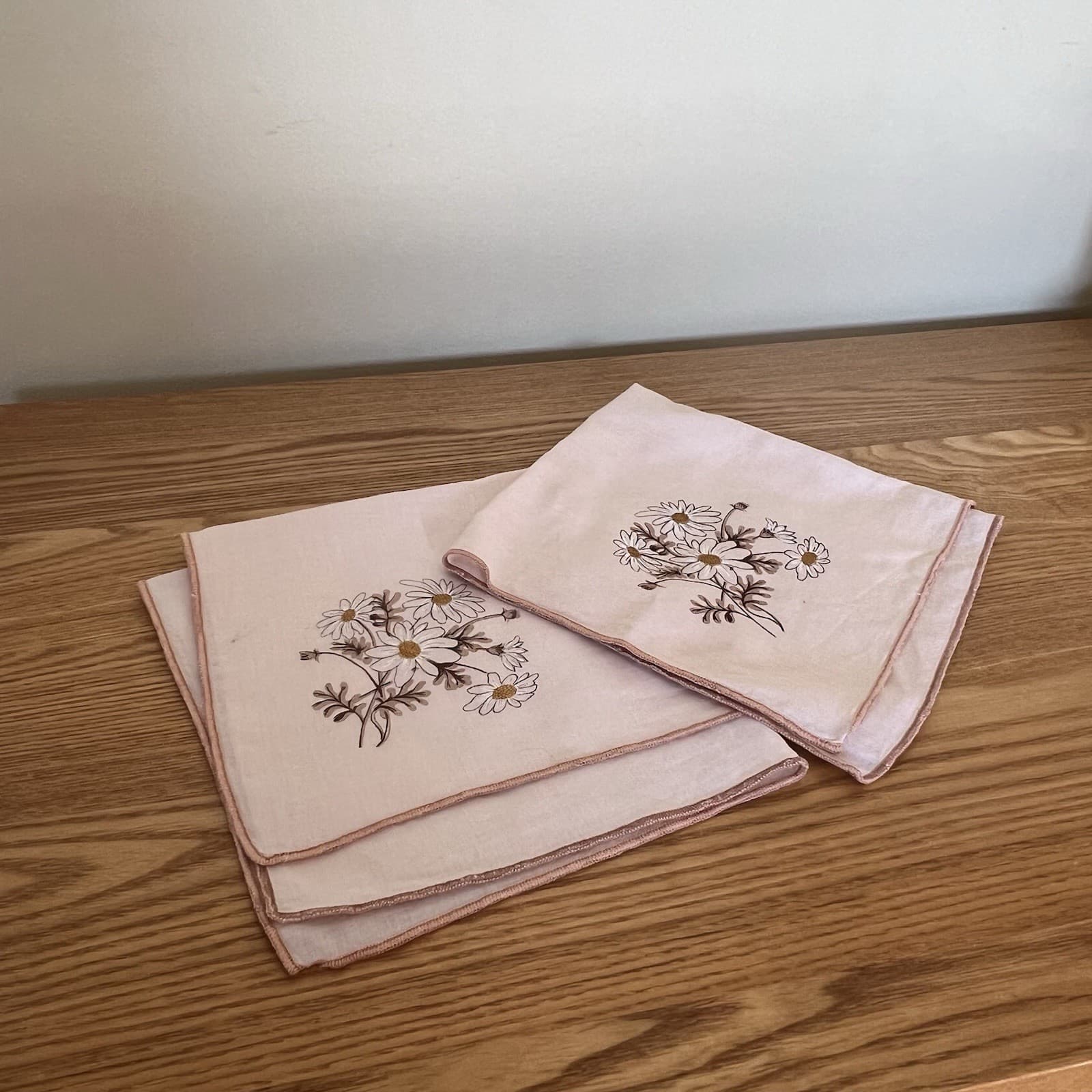 Set 2 Vintage Daisy Floral Embroidered Cotton Hankie Bag Charm Coquette Decor — photo 1 of 7