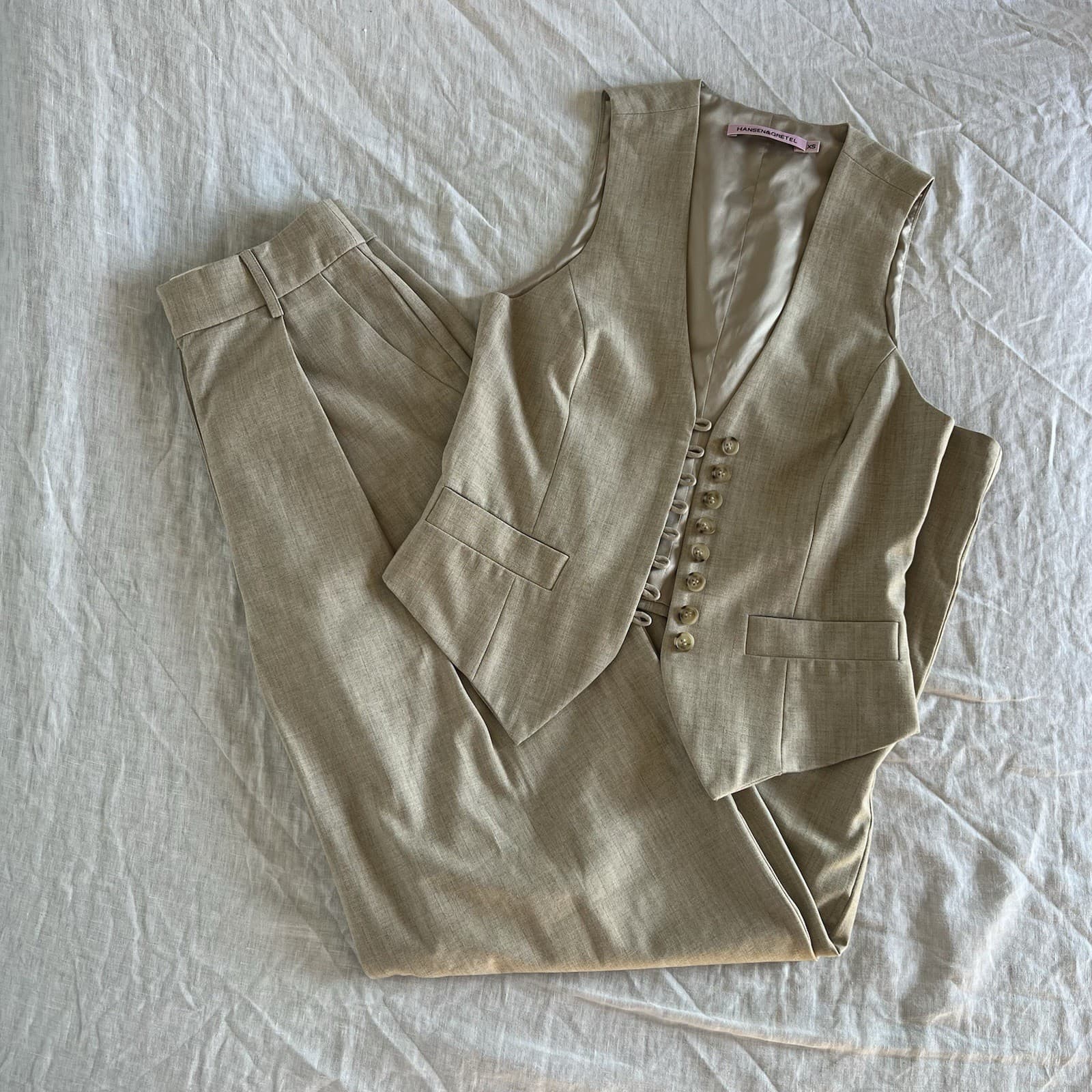 Hansen & Gretel Cory Vest Hamilton Pant Two Piece Set Sandstone Beige XS 6 — photo 15 of 16