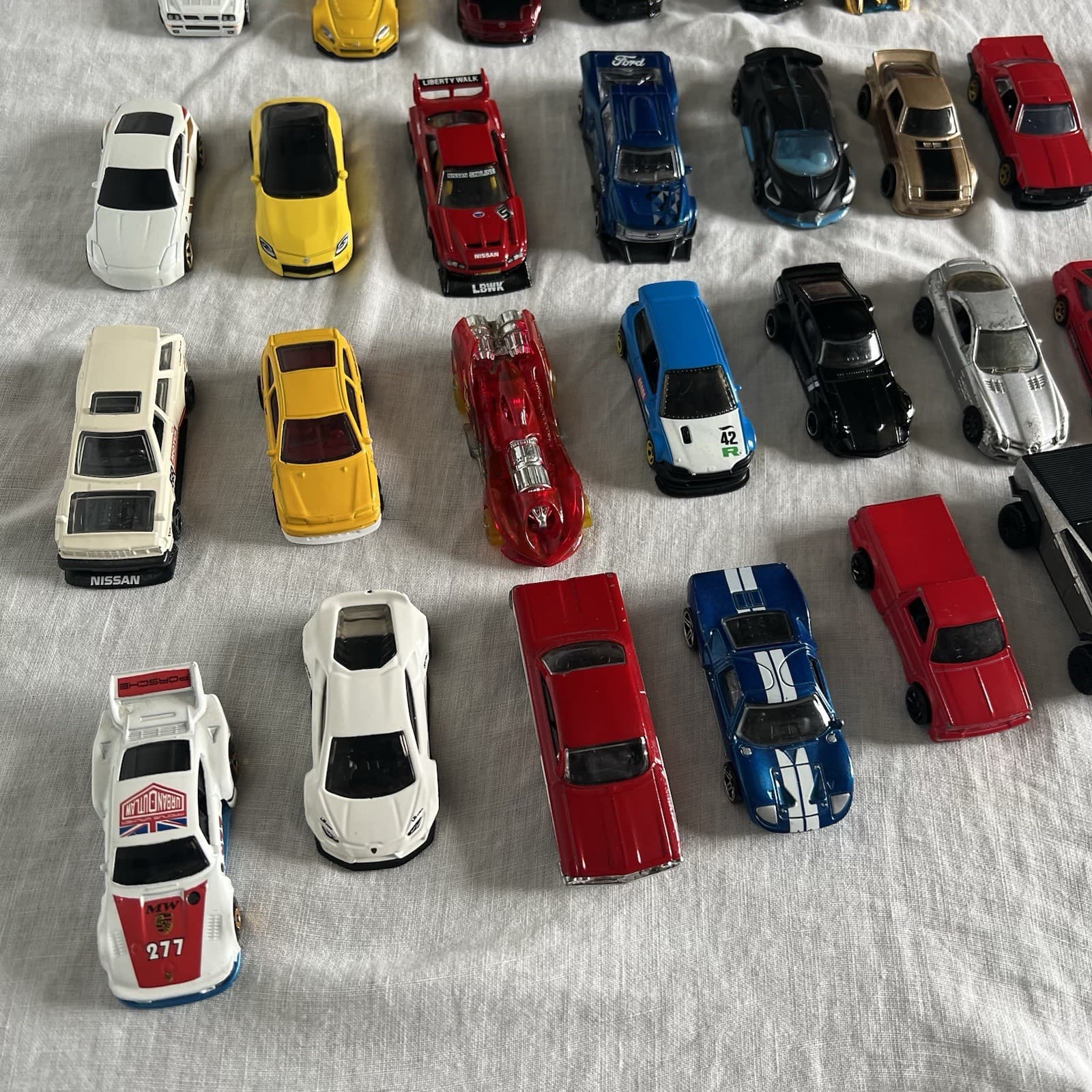 Bulk Lot 60+ Diecast Cars Matchbox Hot Wheels 2000s 2010s Collected Job Lot — photo 2 of 11