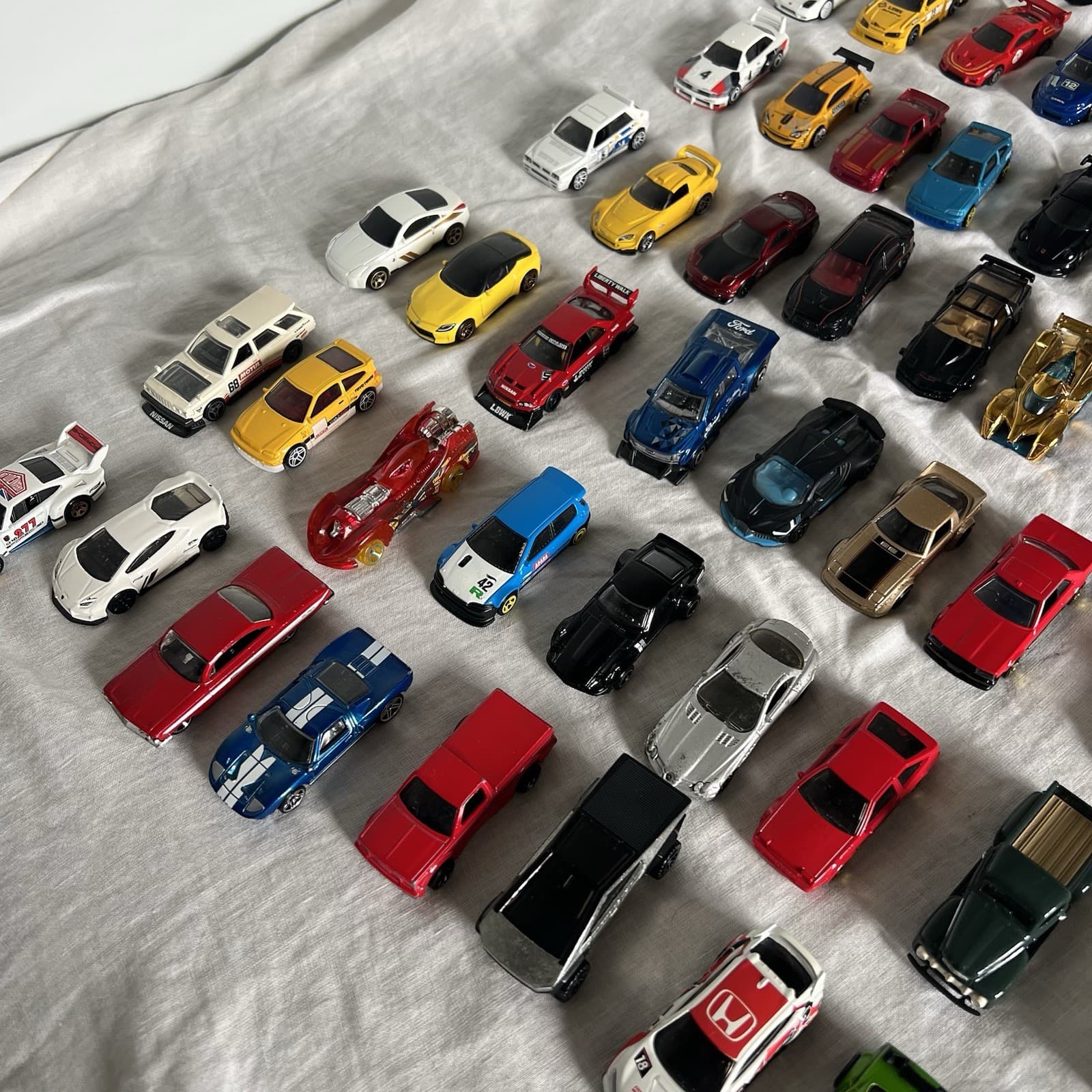 Bulk Lot 60+ Diecast Cars Matchbox Hot Wheels 2000s 2010s Collected Job Lot — photo 11 of 11