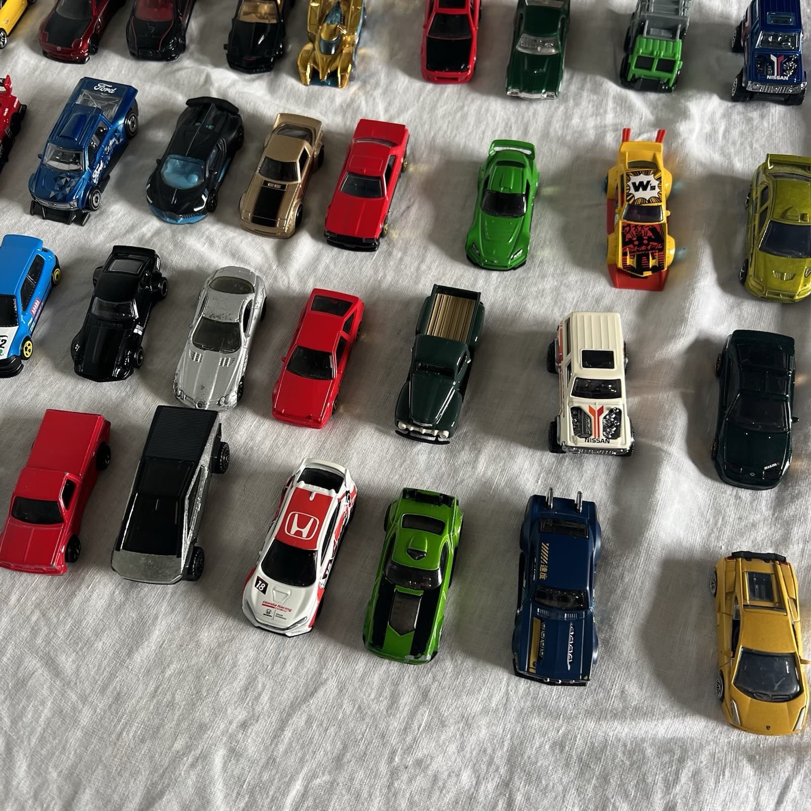 Bulk Lot 60+ Diecast Cars Matchbox Hot Wheels 2000s 2010s Collected Job Lot — photo 3 of 11