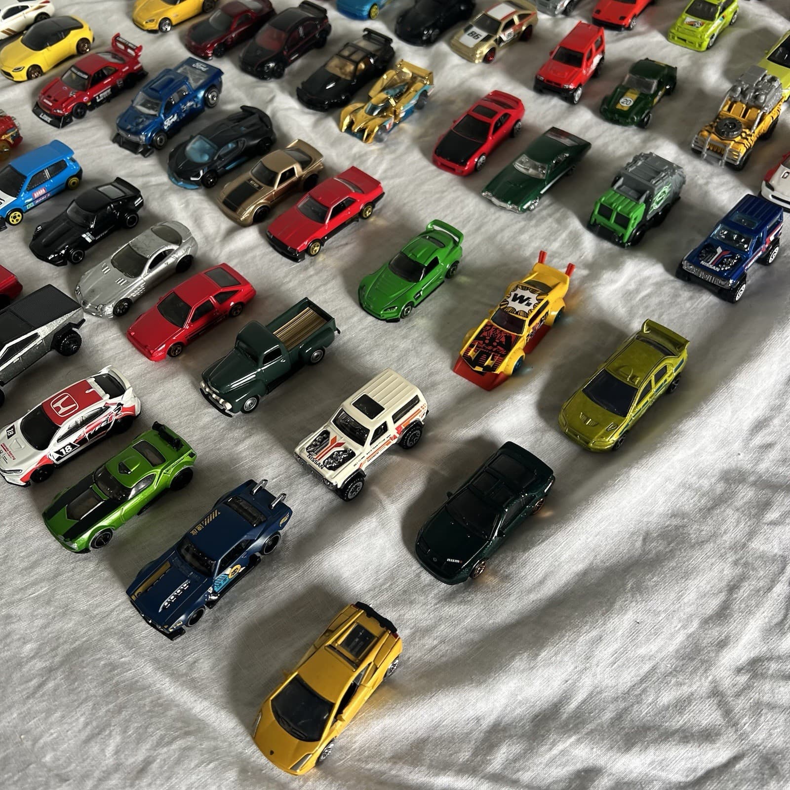 Bulk Lot 60+ Diecast Cars Matchbox Hot Wheels 2000s 2010s Collected Job Lot — photo 7 of 11