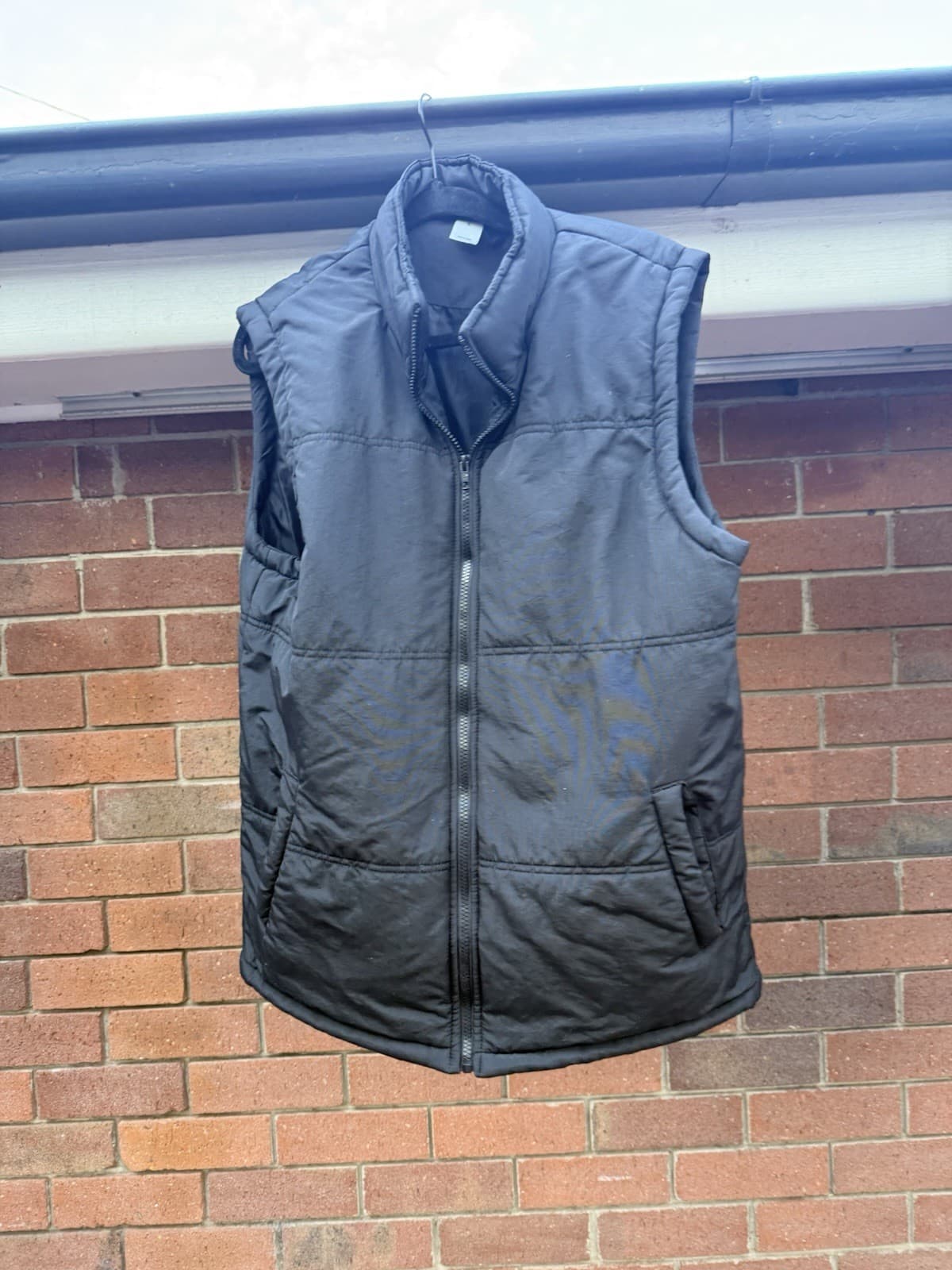 Kmart Mens Puffer Vest Size L Black Insulated Sleeveless Warm Pockets — photo 1 of 9