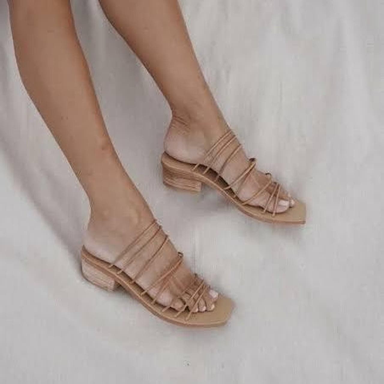 St Agni Ines Sandal 37 6 Tan Leather Strappy Block Heel Minimalist Sold Out Luxe — photo 2 of 8