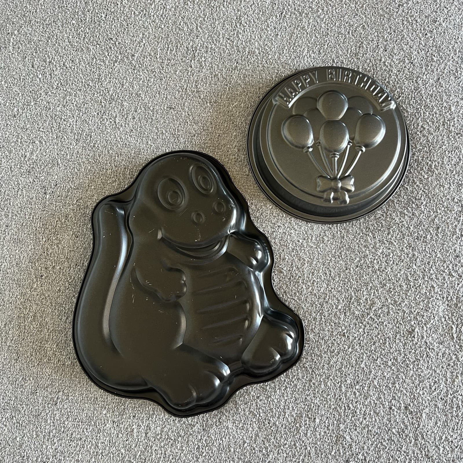 Vintage 90s Dinosaur Birthday Cake Balloon Tins 3D Mold Decorative Baking Dishes — photo 1 of 2