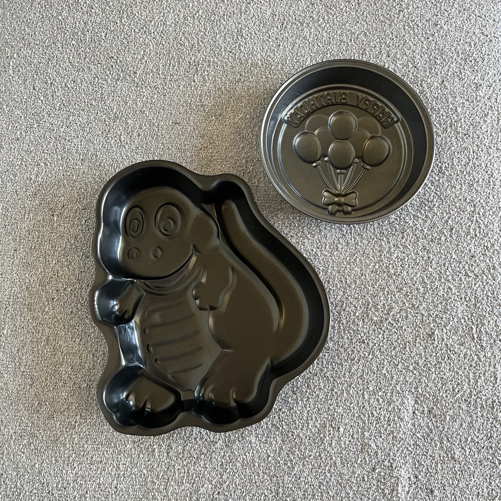 Vintage 90s Dinosaur Birthday Cake Balloon Tins 3D Mold Decorative Baking Dishes — photo 2 of 2