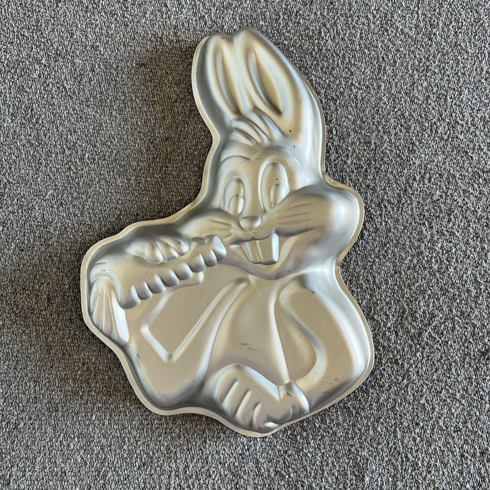 Vintage Wilton Bugs Bunny Cake Tin 3D Mold Looney Tunes 1978 Baking — photo 1 of 4