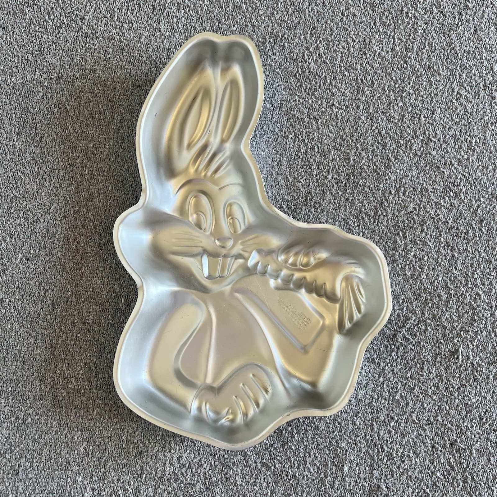 Vintage Wilton Bugs Bunny Cake Tin 3D Mold Looney Tunes 1978 Baking — photo 3 of 4