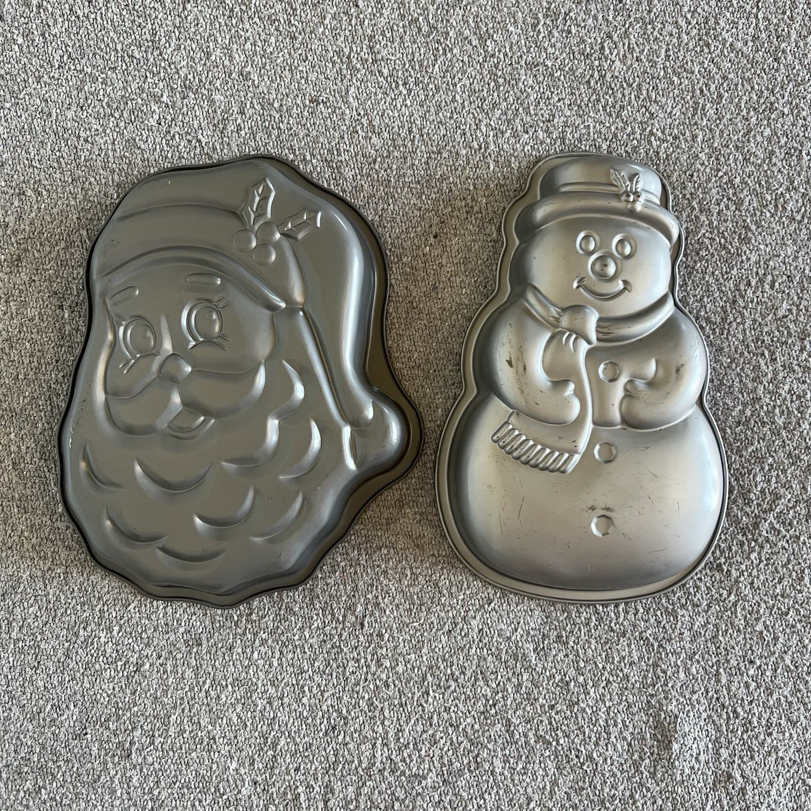 Vintage Christmas 3D Cake Tins Santa Snowman Jelly Mold Retro Holiday Baking Set — photo 1 of 2