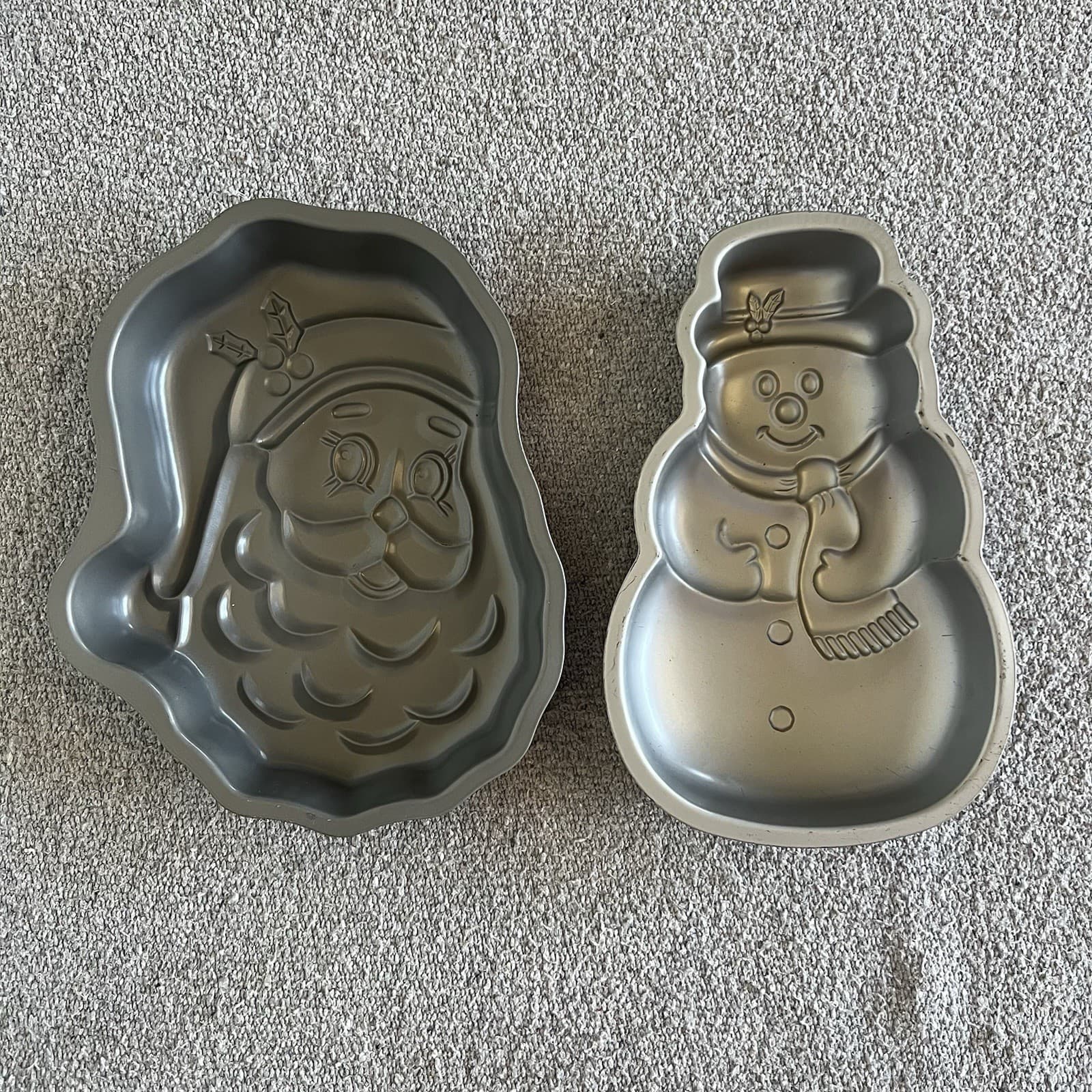Vintage Christmas 3D Cake Tins Santa Snowman Jelly Mold Retro Holiday Baking Set — photo 2 of 2