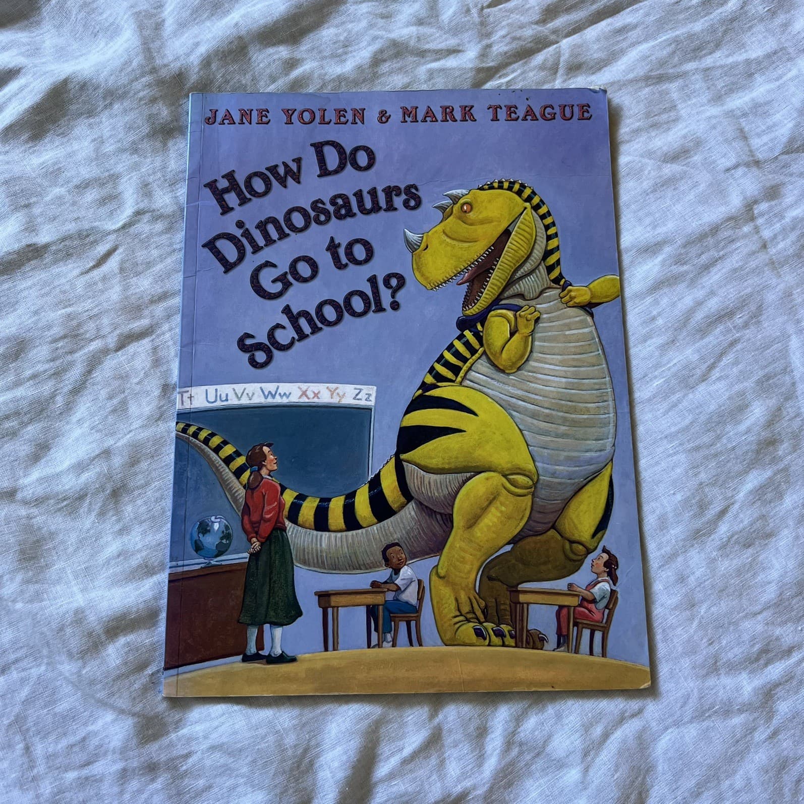 How Do Dinosaurs Go to School Jane Yolen Mark Teague Educational Kindergarten — photo 1 of 5