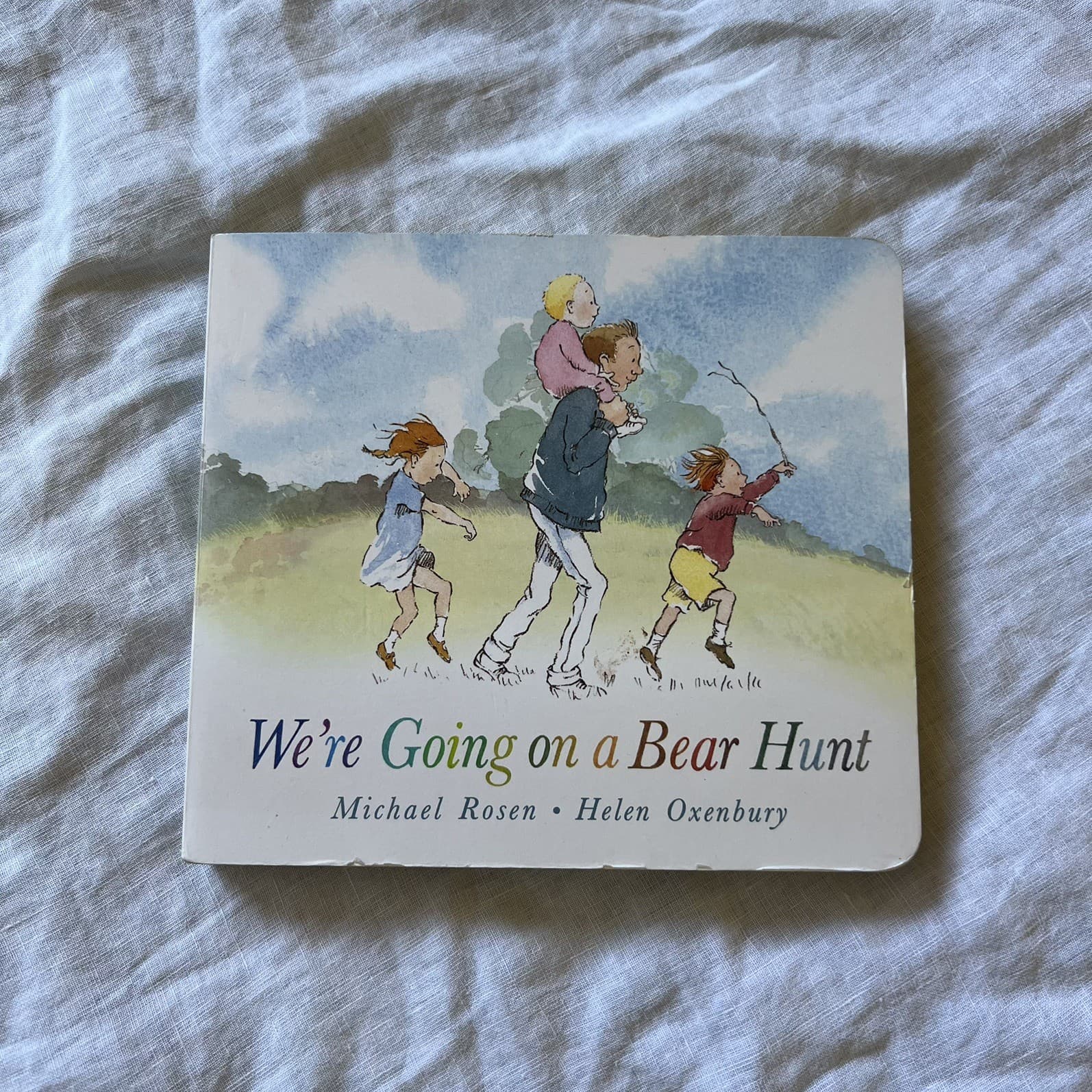 We’re Going on a Bear Hunt Michael Rosen Helen Oxenbury Board Book Classic — photo 1 of 4