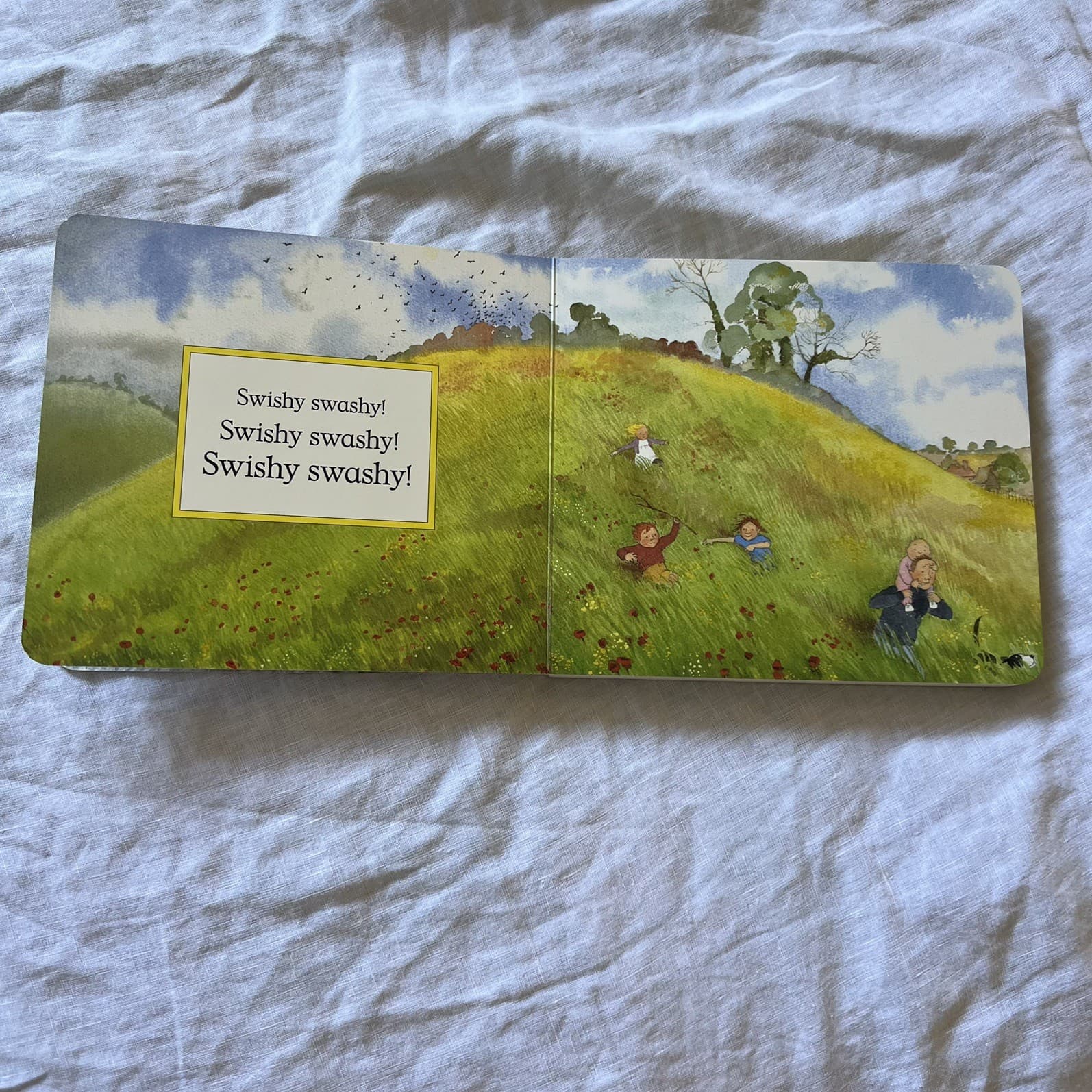 We’re Going on a Bear Hunt Michael Rosen Helen Oxenbury Board Book Classic — photo 2 of 4