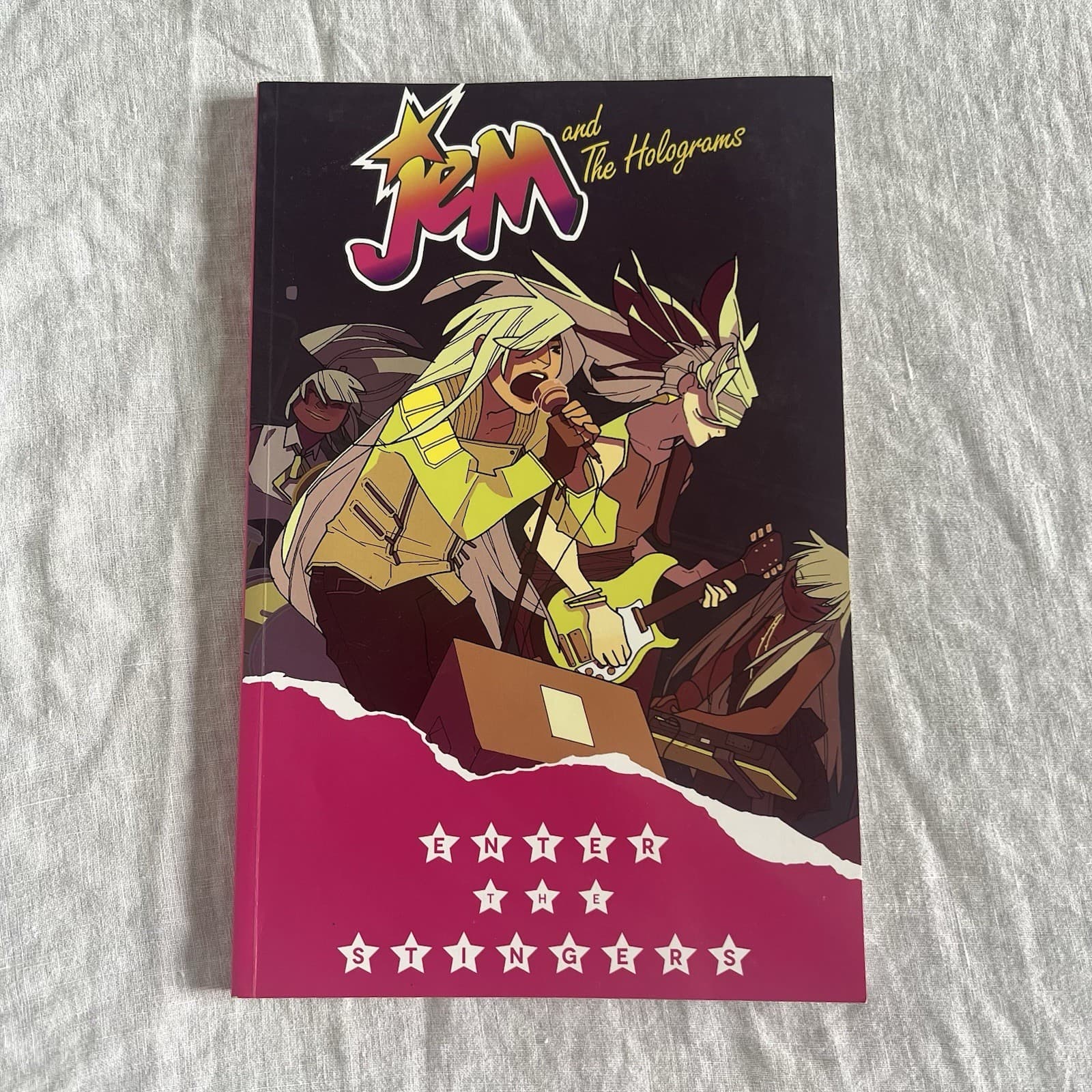 Jem and the Holograms Vol 4 Enter the Stingers Graphic Novel 80s Retro IDW — photo 1 of 2
