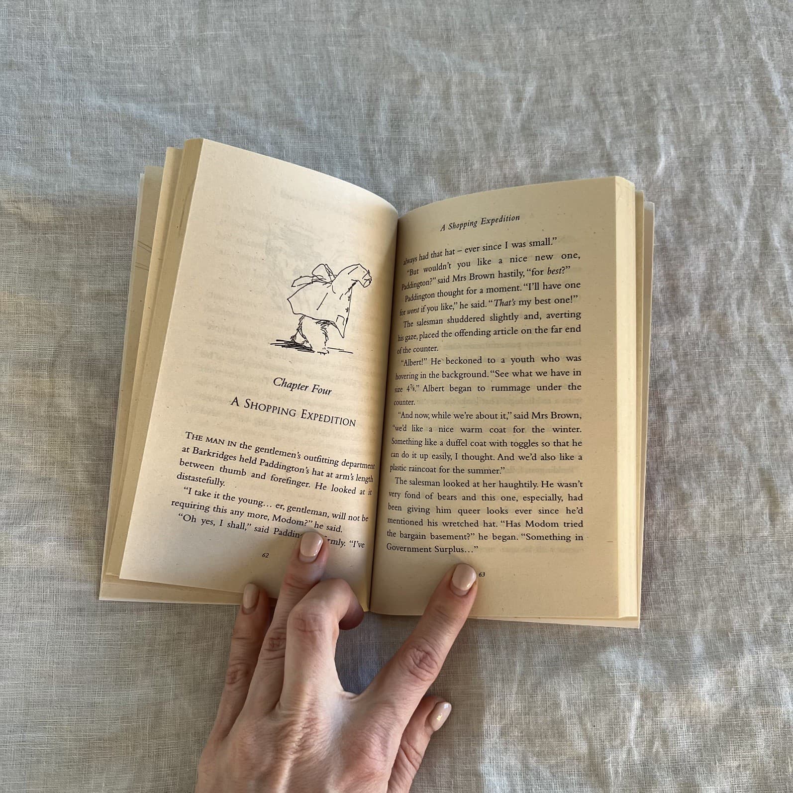 A Bear Called Paddington Michael Bond Classic Chapter Book Kids Junior Fiction — photo 3 of 4