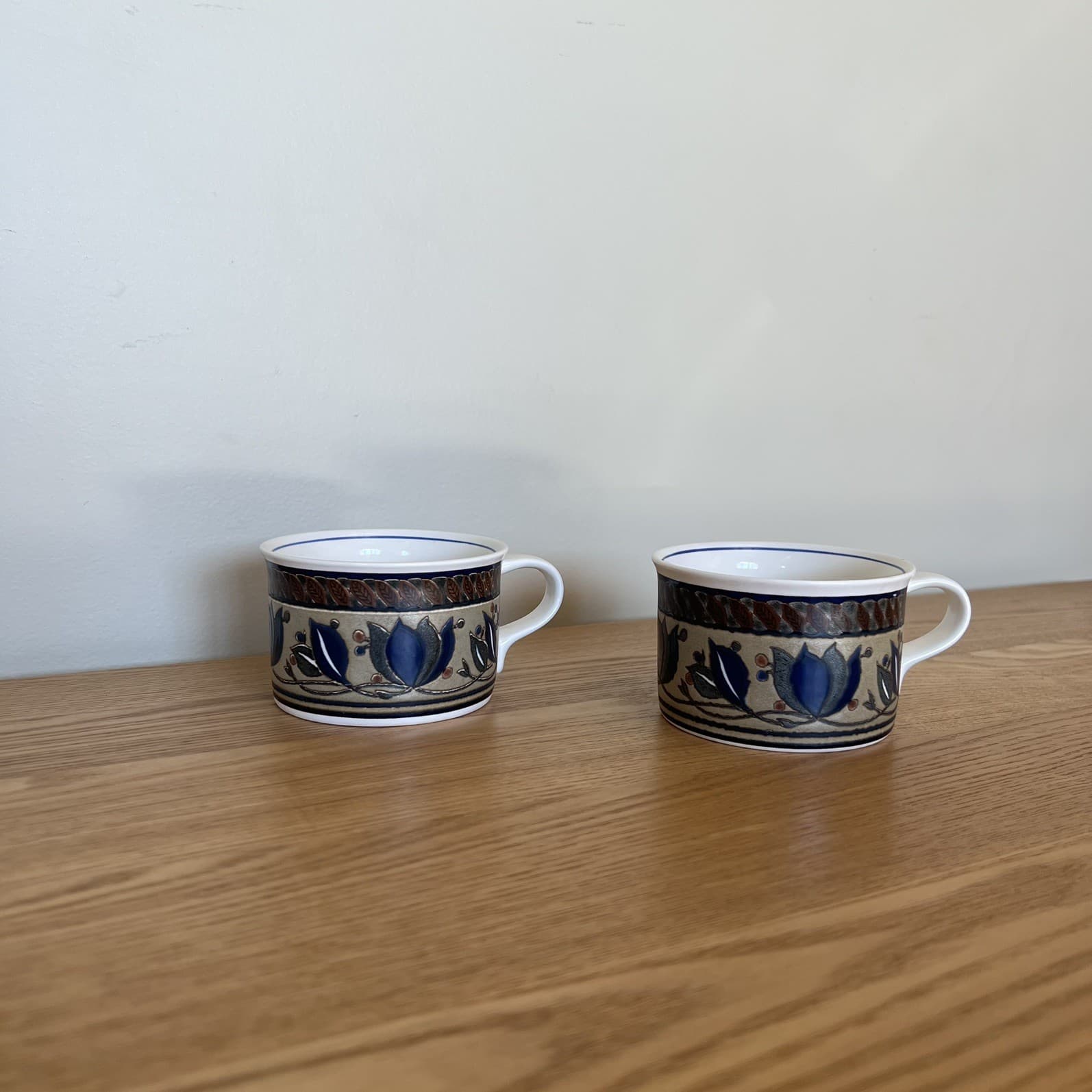 Vintage Mikasa Intaglio Arabella Flat Tea Cups Set Navy Floral Stoneware Boho — photo 12 of 13