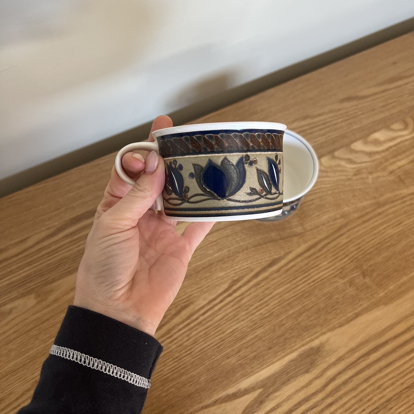 Vintage Mikasa Intaglio Arabella Flat Tea Cups Set Navy Floral Stoneware Boho — photo 10 of 13